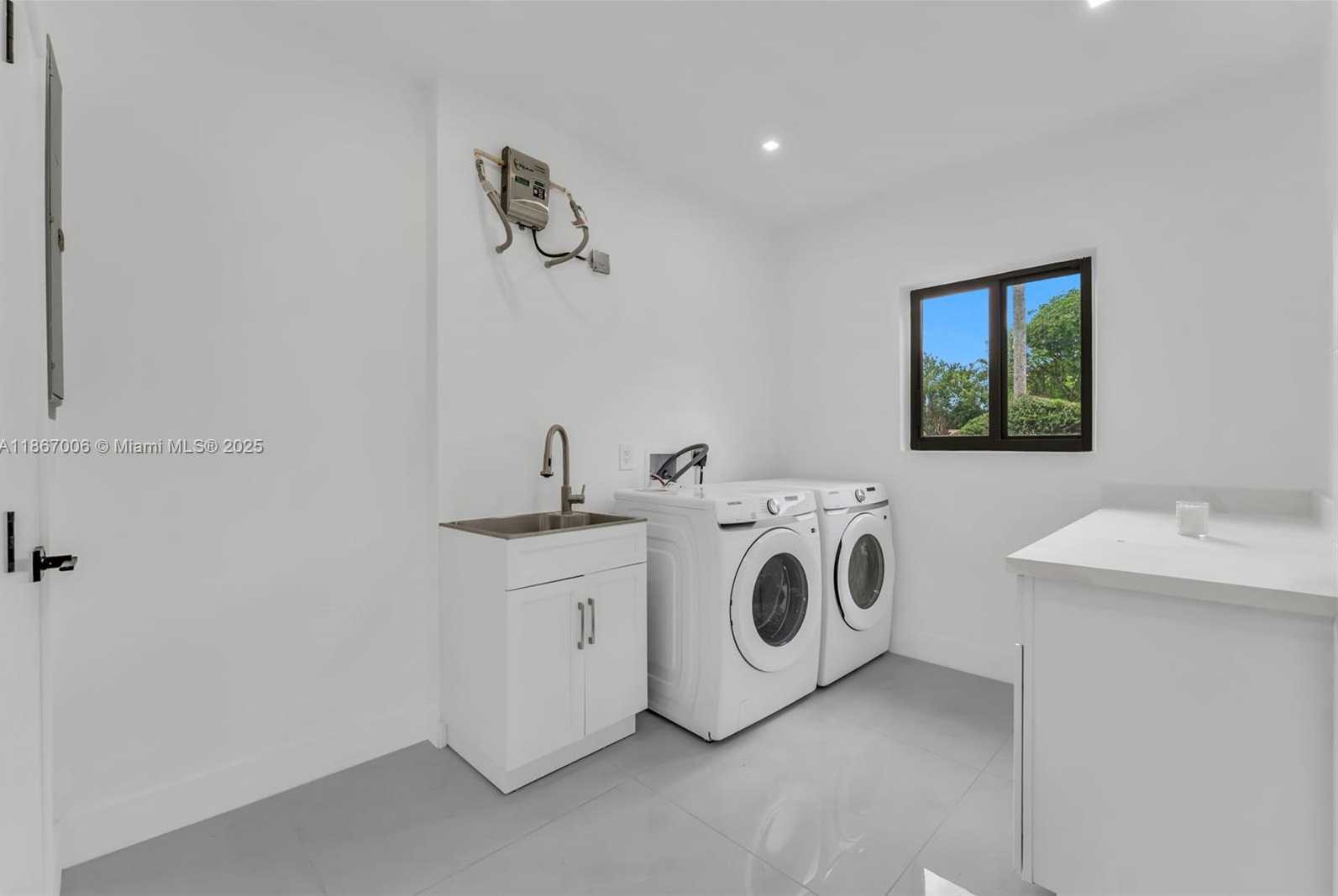 Small Image of 3444 BUCHANAN ST, Hollywood Number 20