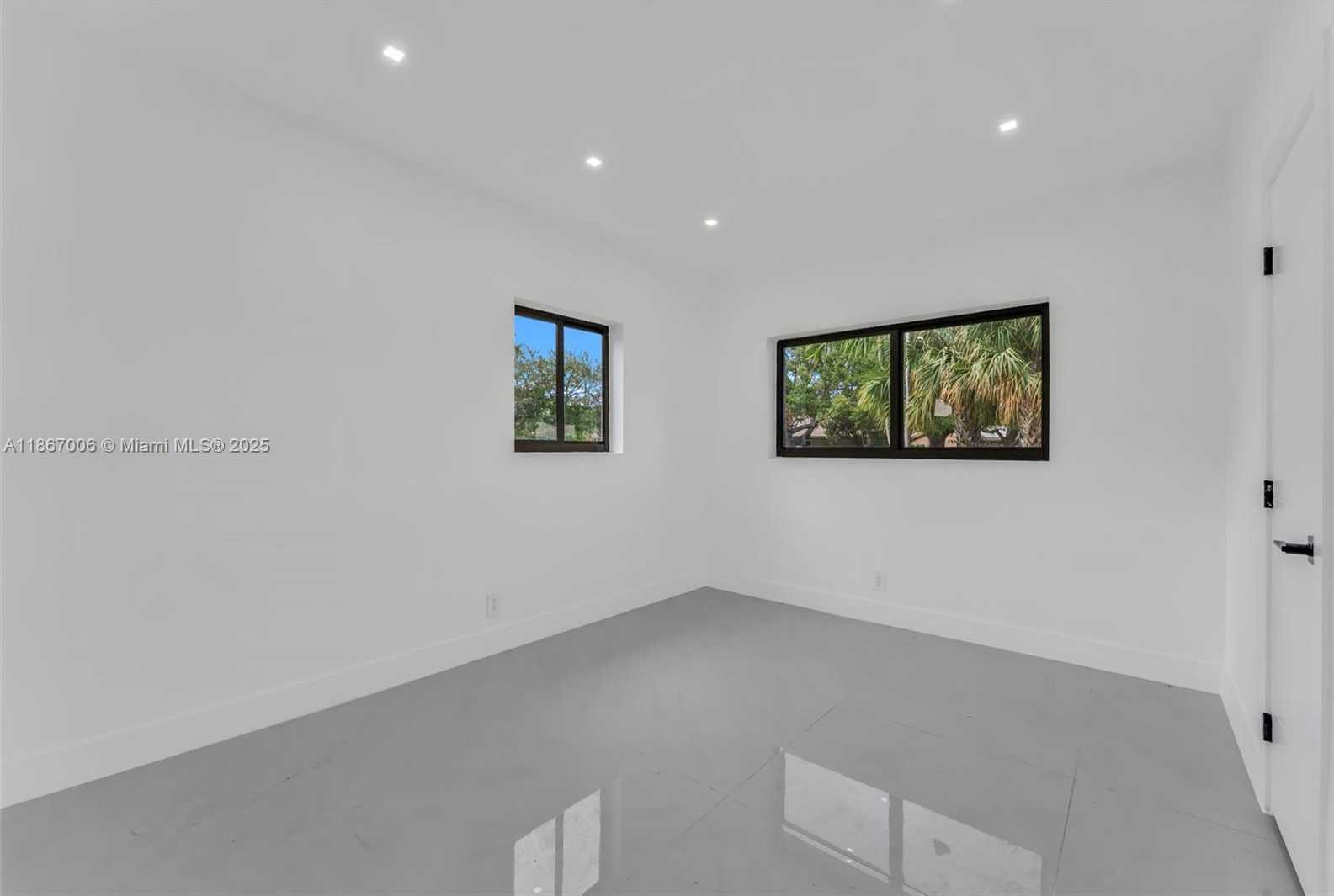 Small Image of 3444 BUCHANAN ST, Hollywood Number 21