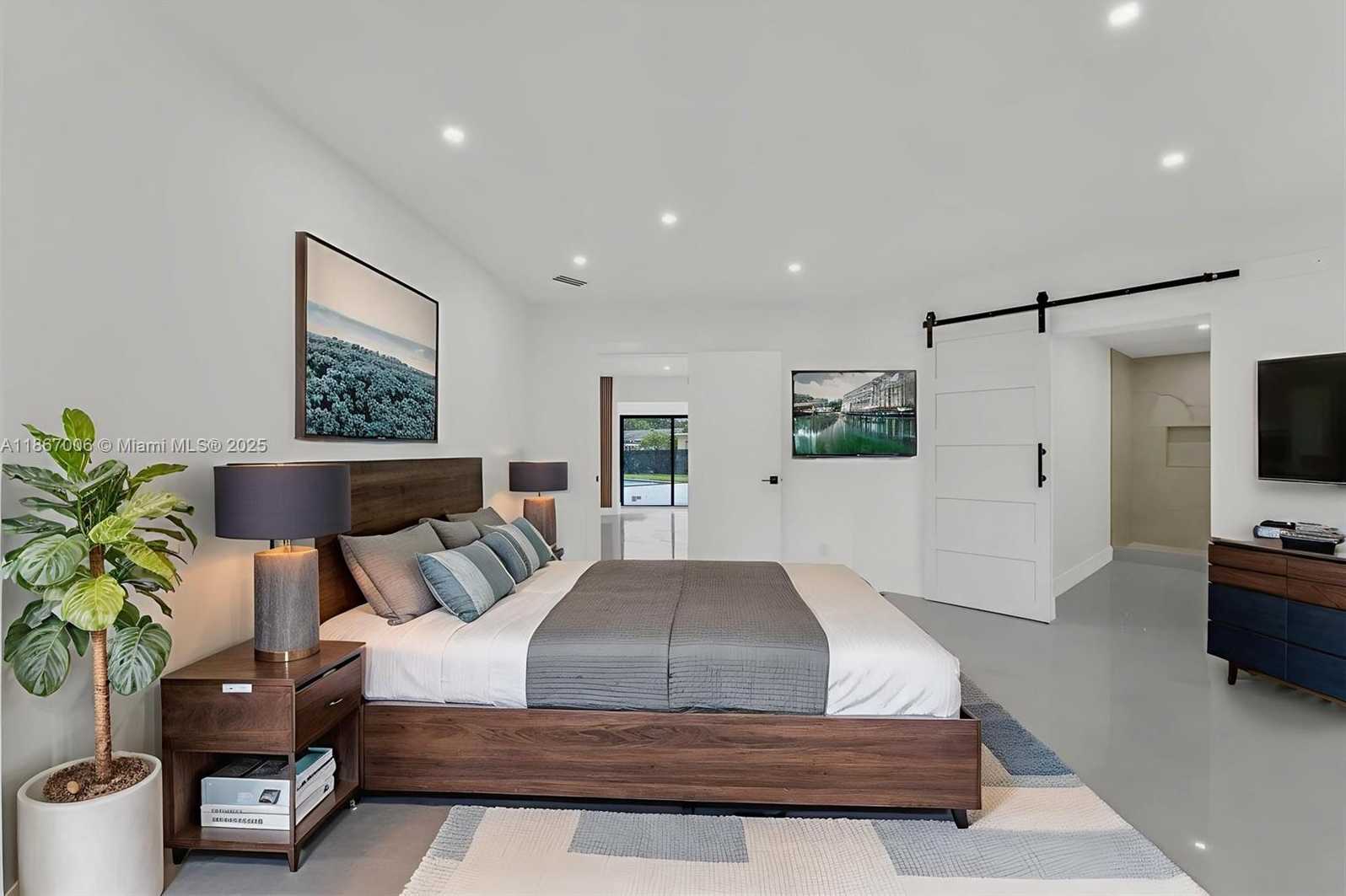 Small Image of 3444 BUCHANAN ST, Hollywood Number 27