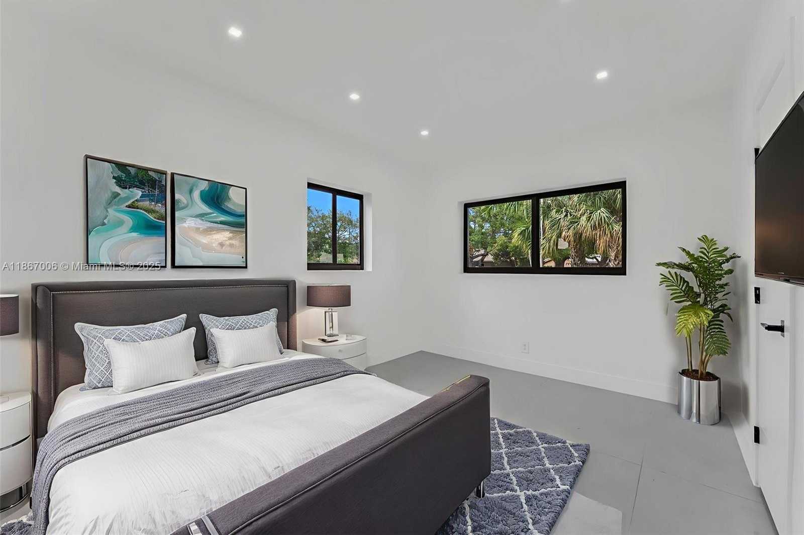 Small Image of 3444 BUCHANAN ST, Hollywood Number 28