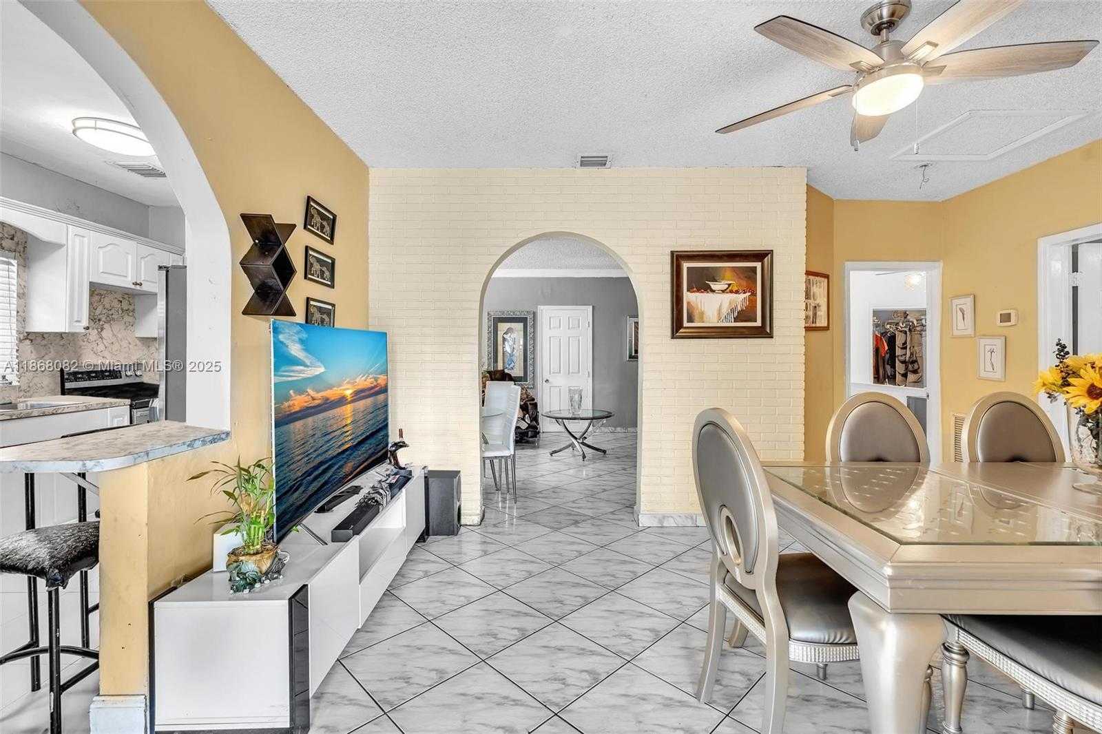 Small Image of 690 SOUTH EAST 8TH ST, Hialeah Number 10