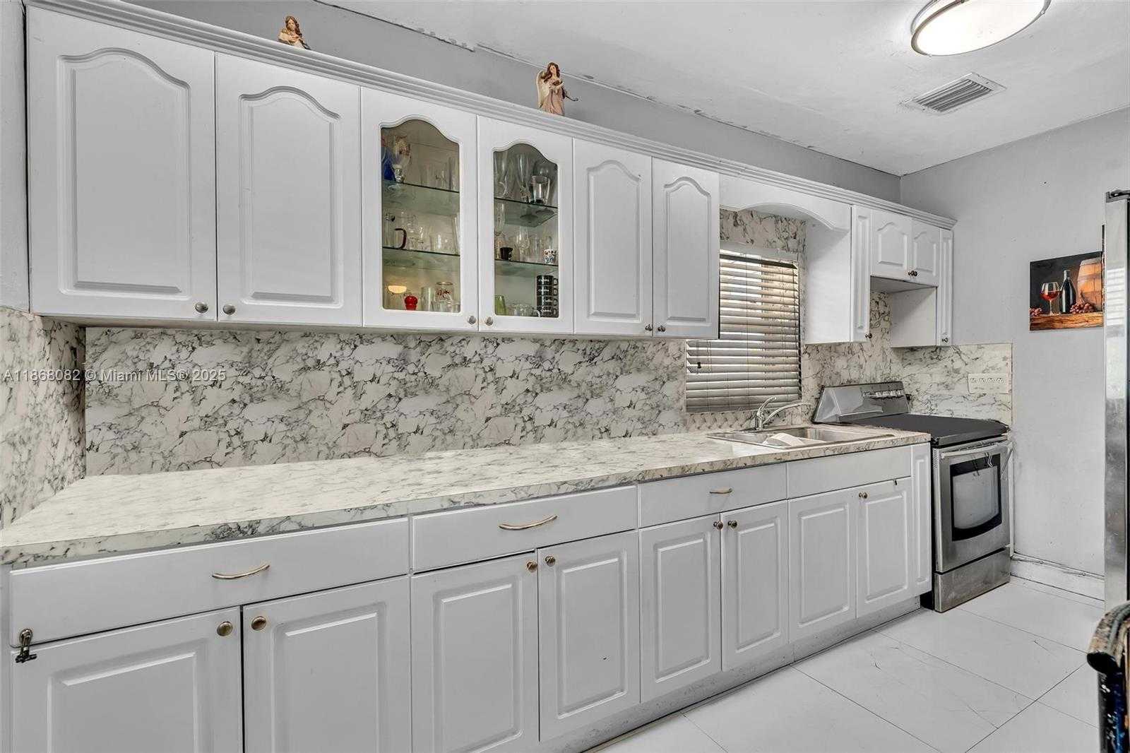 Small Image of 690 SOUTH EAST 8TH ST, Hialeah Number 11