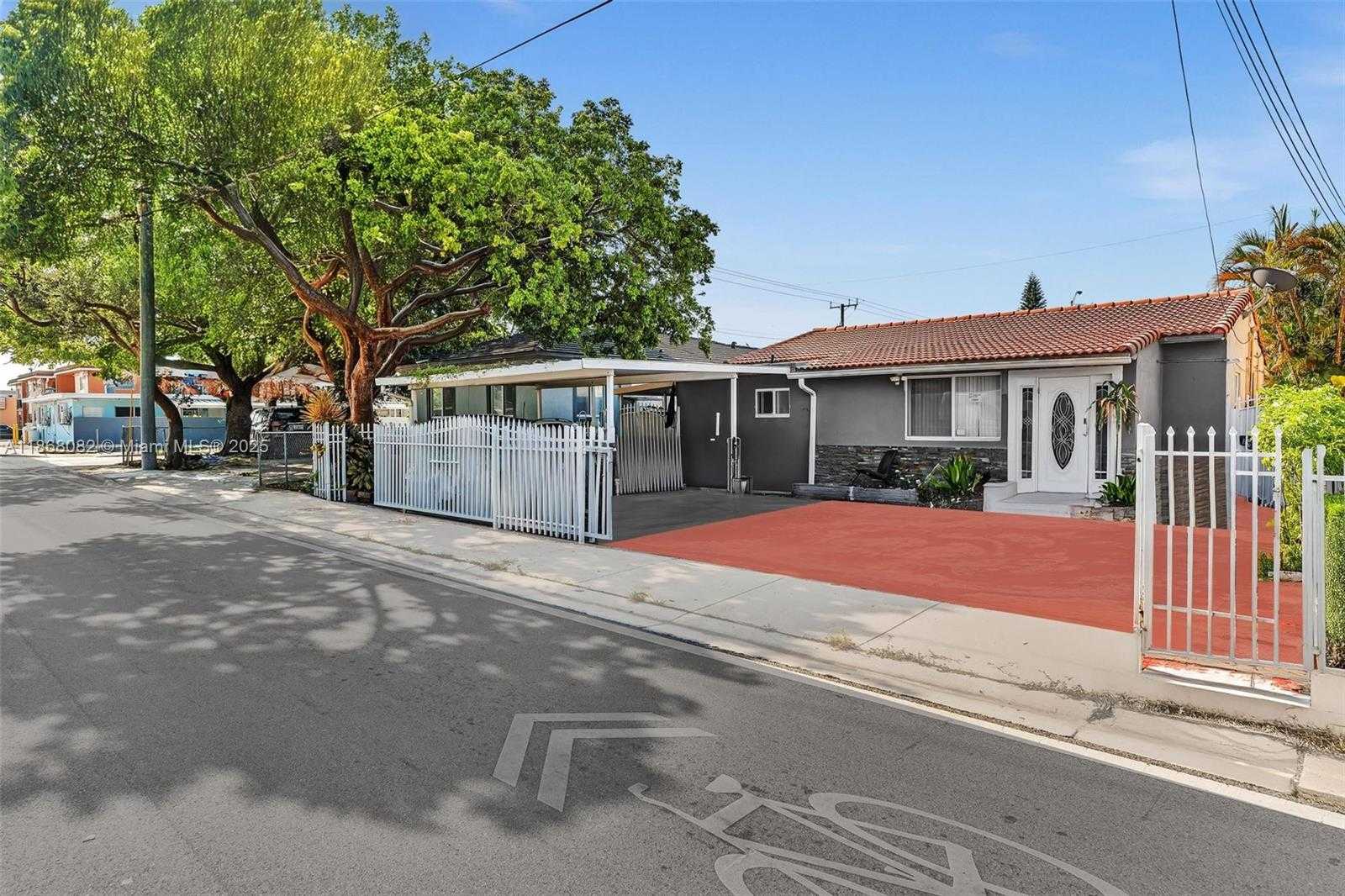 Small Image of 690 SOUTH EAST 8TH ST, Hialeah Number 3