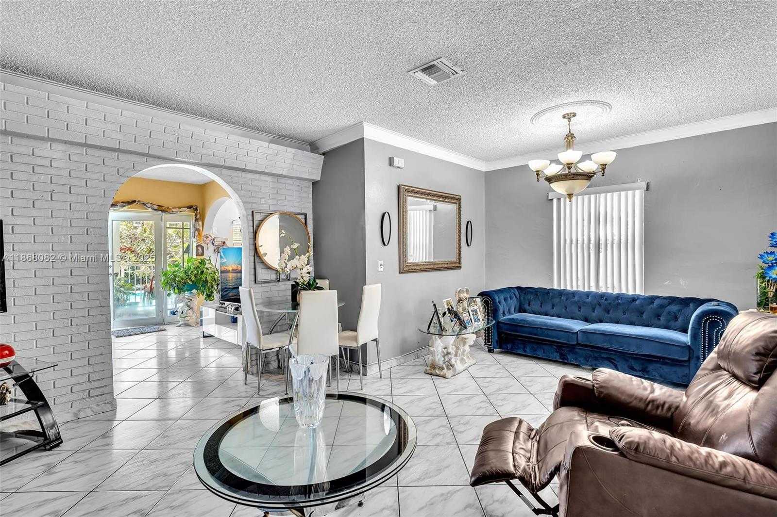 Small Image of 690 SOUTH EAST 8TH ST, Hialeah Number 6