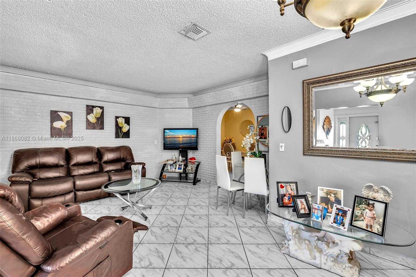 Small Image of 690 SOUTH EAST 8TH ST, Hialeah Number 7