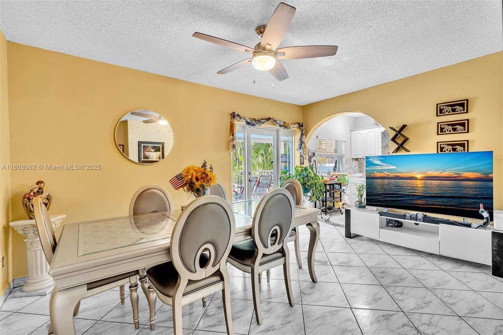 Small Image of 690 SOUTH EAST 8TH ST, Hialeah Number 9