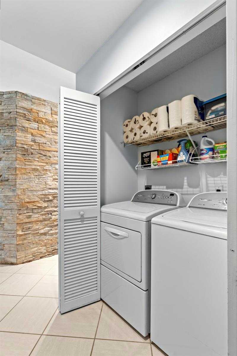 Small Image of 4362 FOXTAIL LN, Weston Number 40
