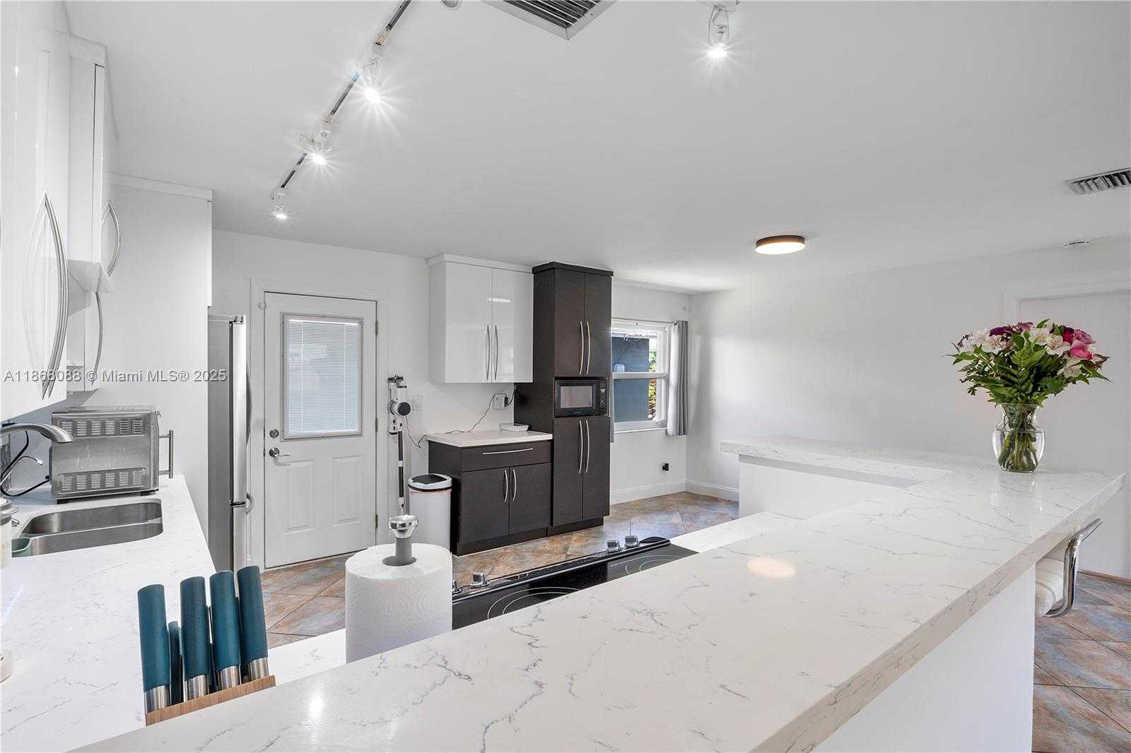Small Image of 681 NORTH EAST 34TH ST, Oakland Park Number 6