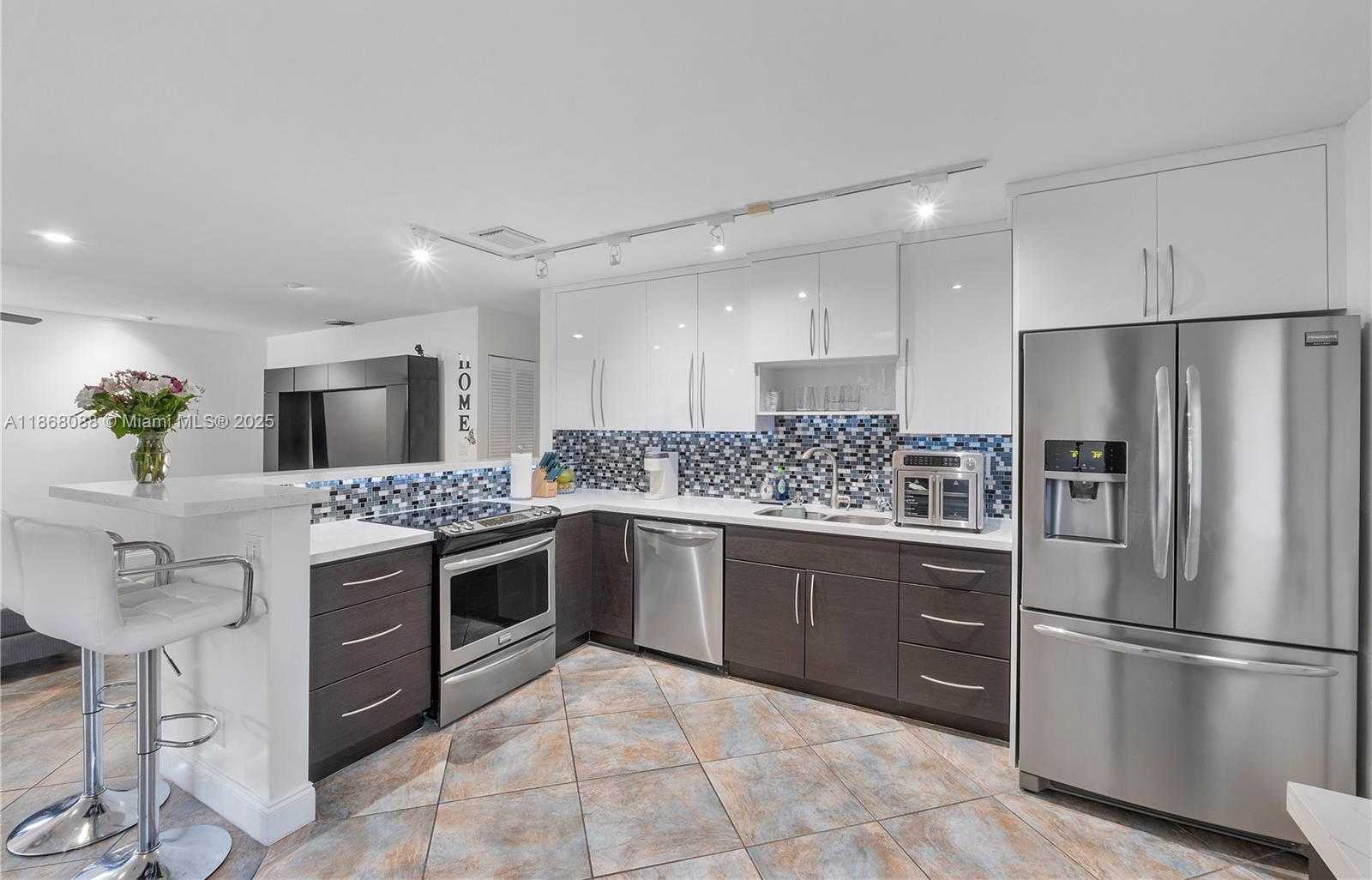 Small Image of 681 NORTH EAST 34TH ST, Oakland Park Number 7