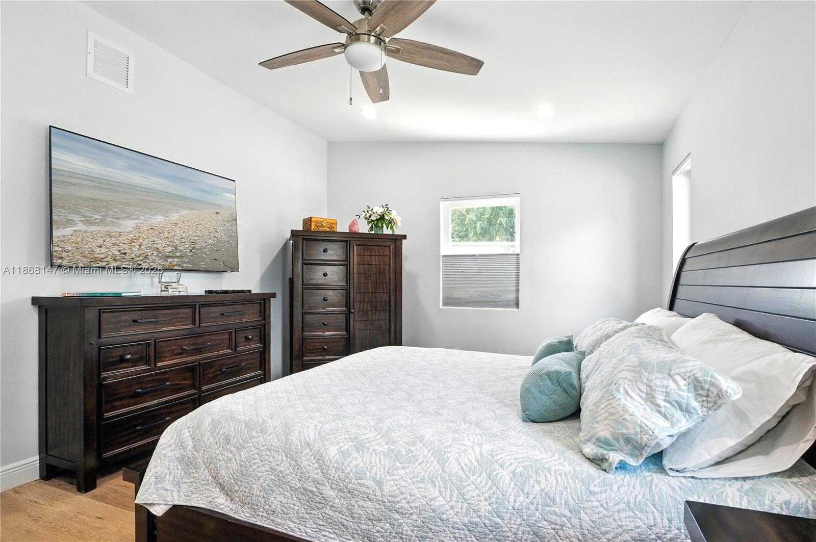 Small Image of 1945 SOUTH HIBISCUS DR, North Miami Number 10