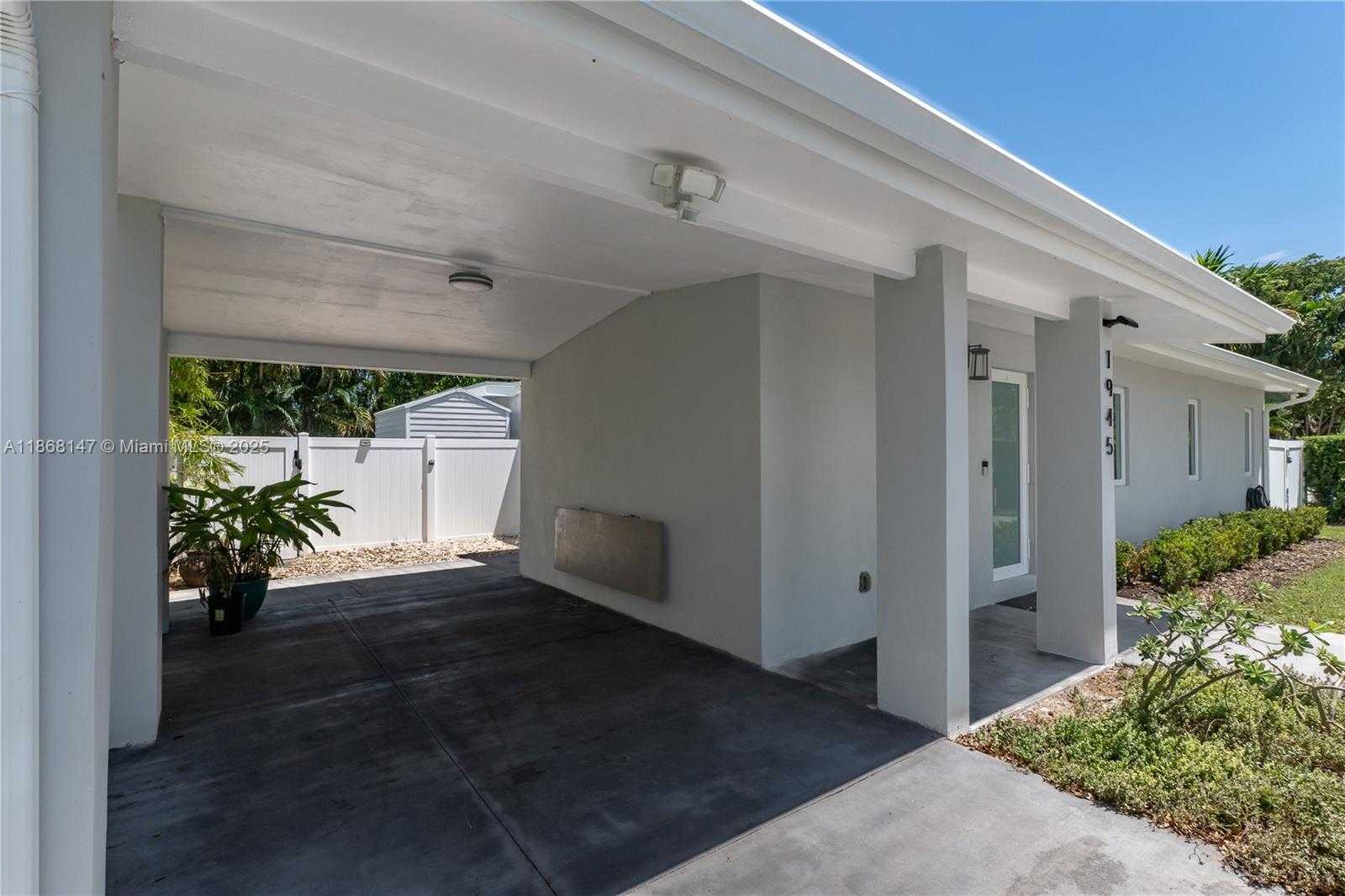 Small Image of 1945 SOUTH HIBISCUS DR, North Miami Number 14