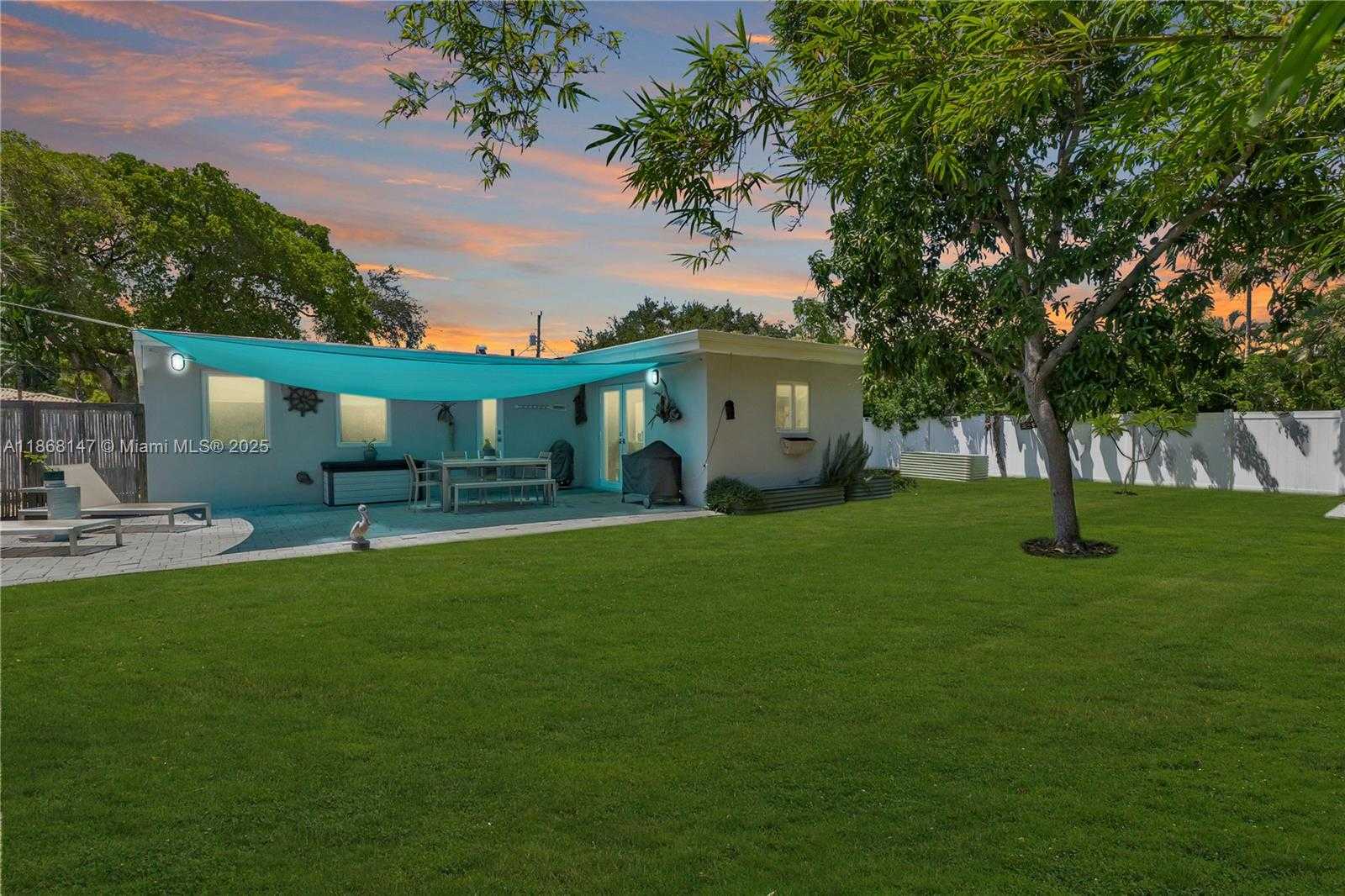 Small Image of 1945 SOUTH HIBISCUS DR, North Miami Number 2