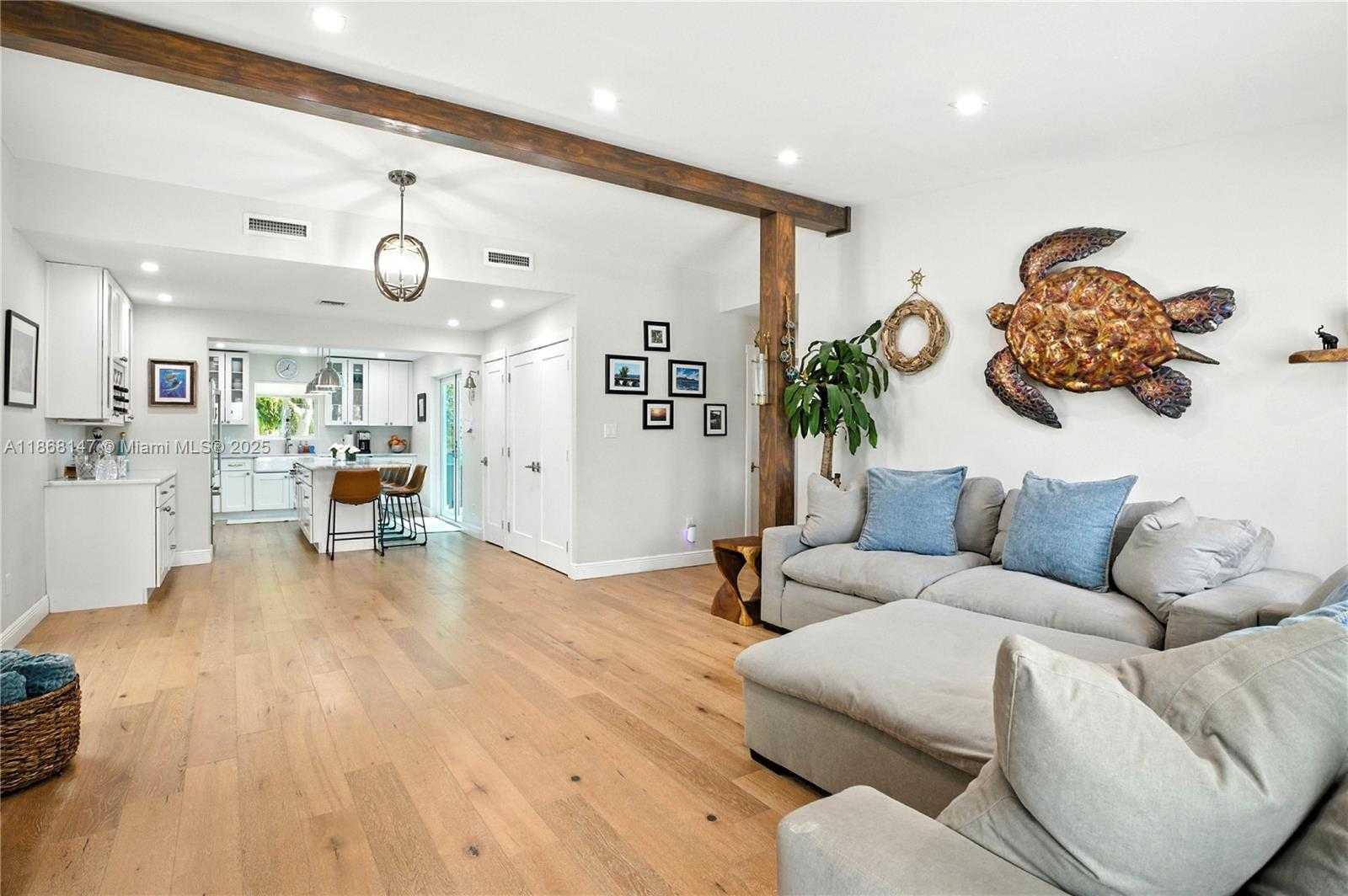Small Image of 1945 SOUTH HIBISCUS DR, North Miami Number 3