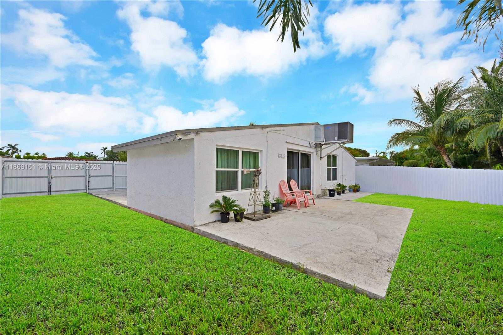 Small Image of 2615 LIBERTY ST, Hollywood Number 3