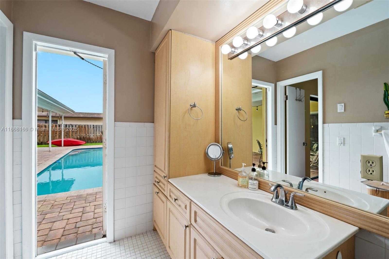 Small Image of 11911 NORTH WEST 14TH CT, Pembroke Pines Number 13