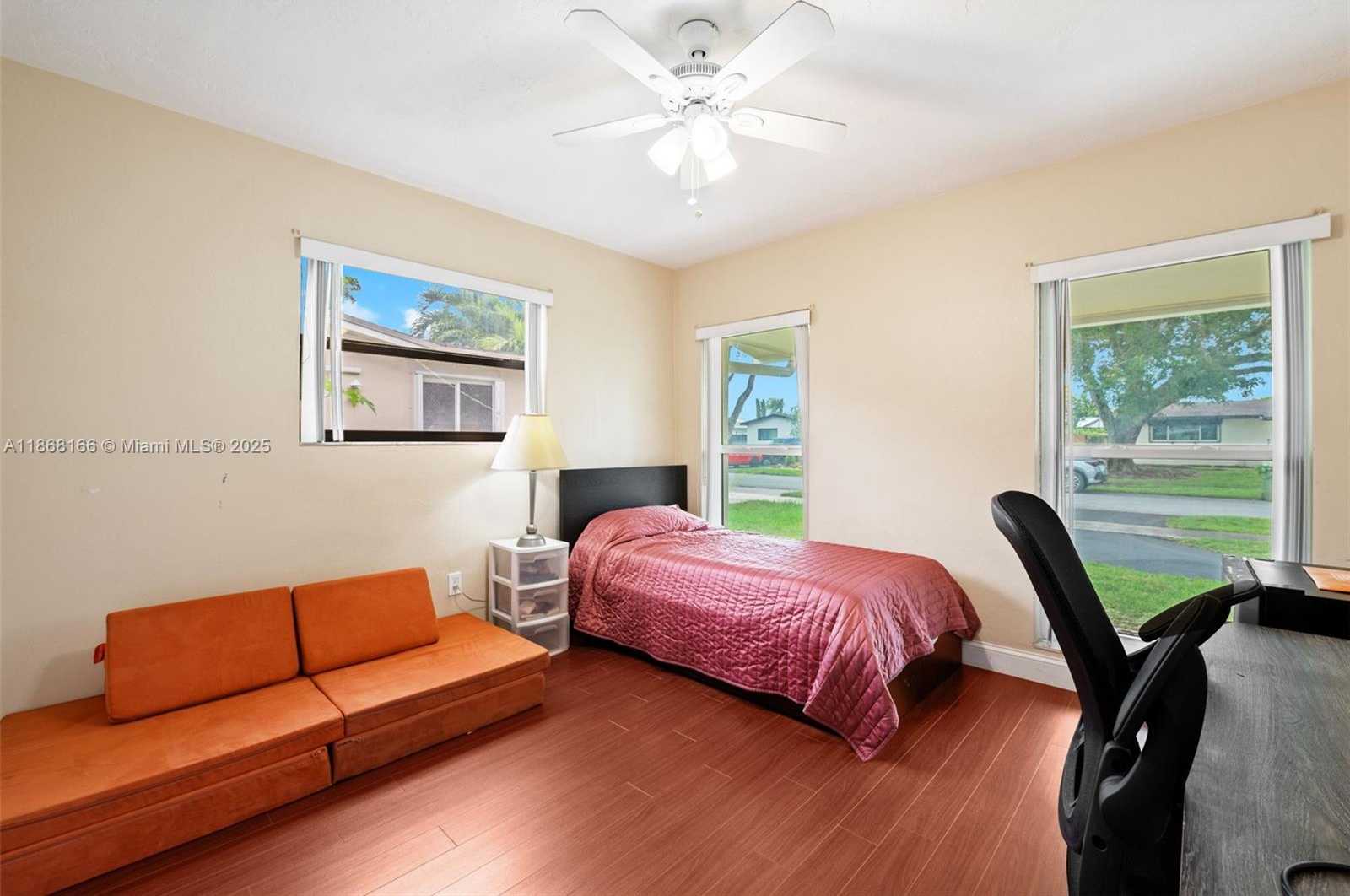 Small Image of 11911 NORTH WEST 14TH CT, Pembroke Pines Number 17