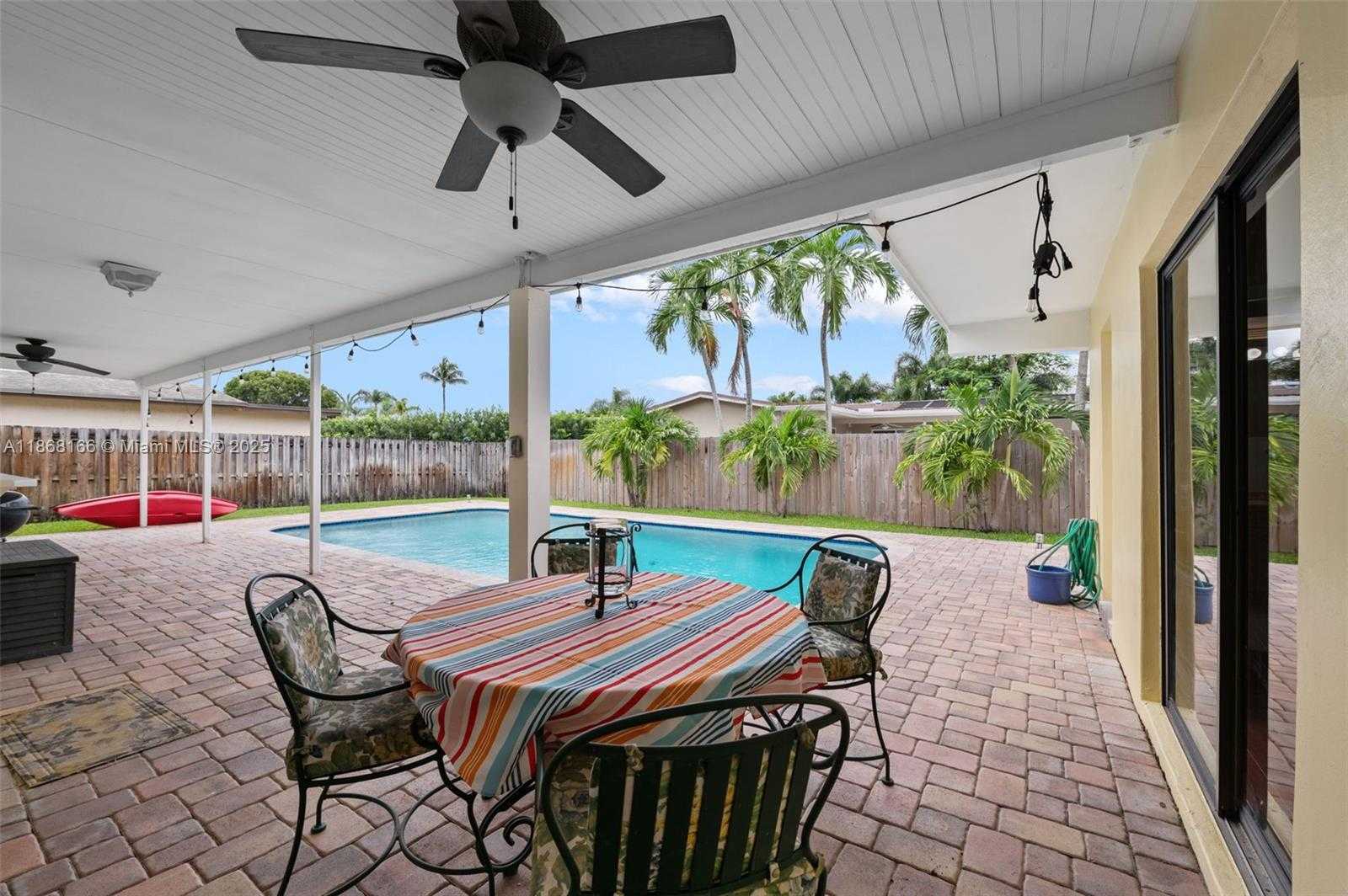Small Image of 11911 NORTH WEST 14TH CT, Pembroke Pines Number 23