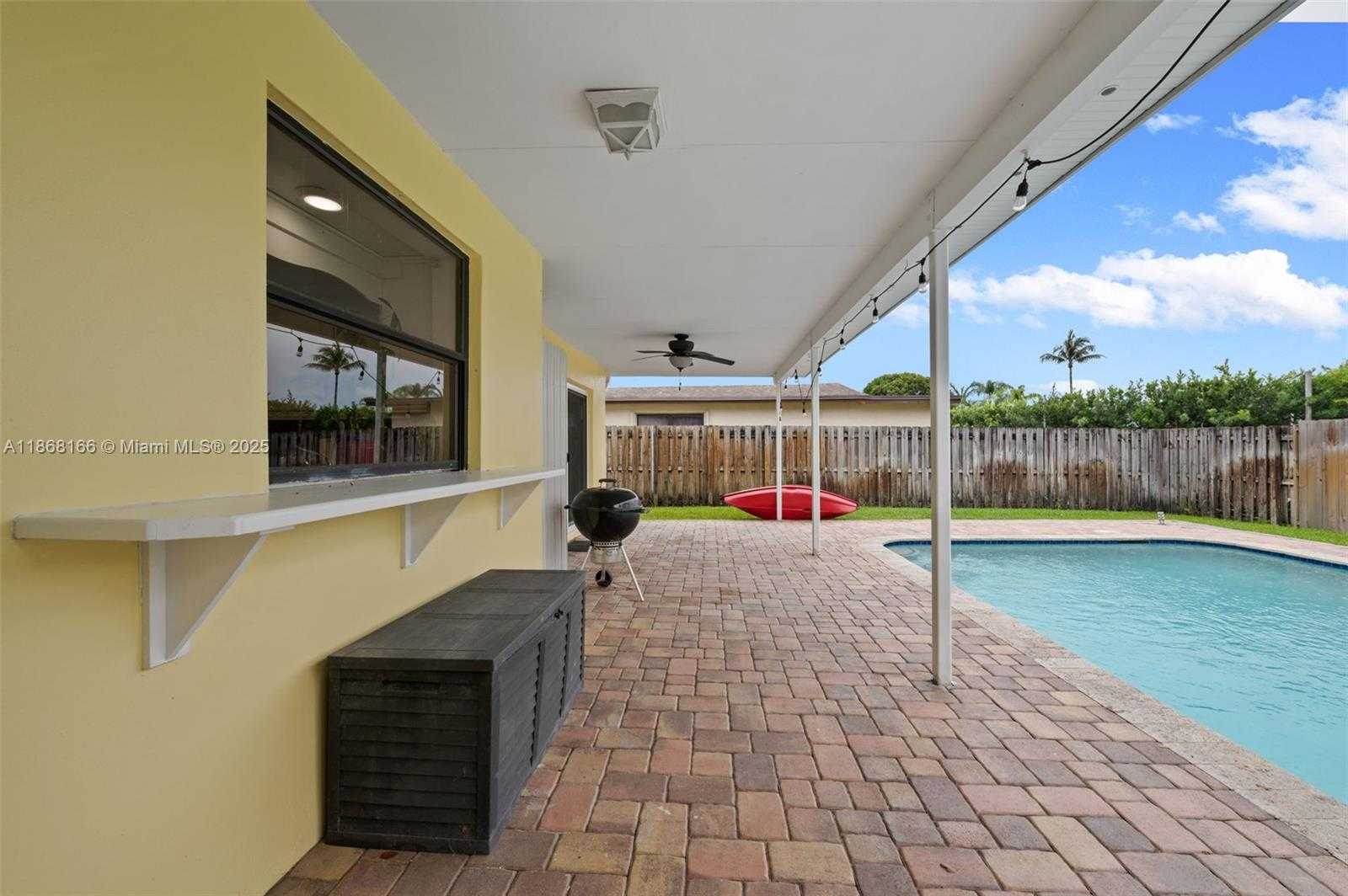 Small Image of 11911 NORTH WEST 14TH CT, Pembroke Pines Number 24