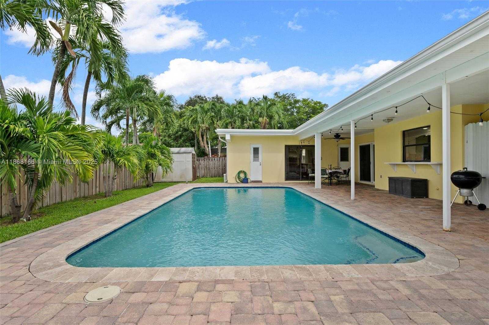 Small Image of 11911 NORTH WEST 14TH CT, Pembroke Pines Number 25