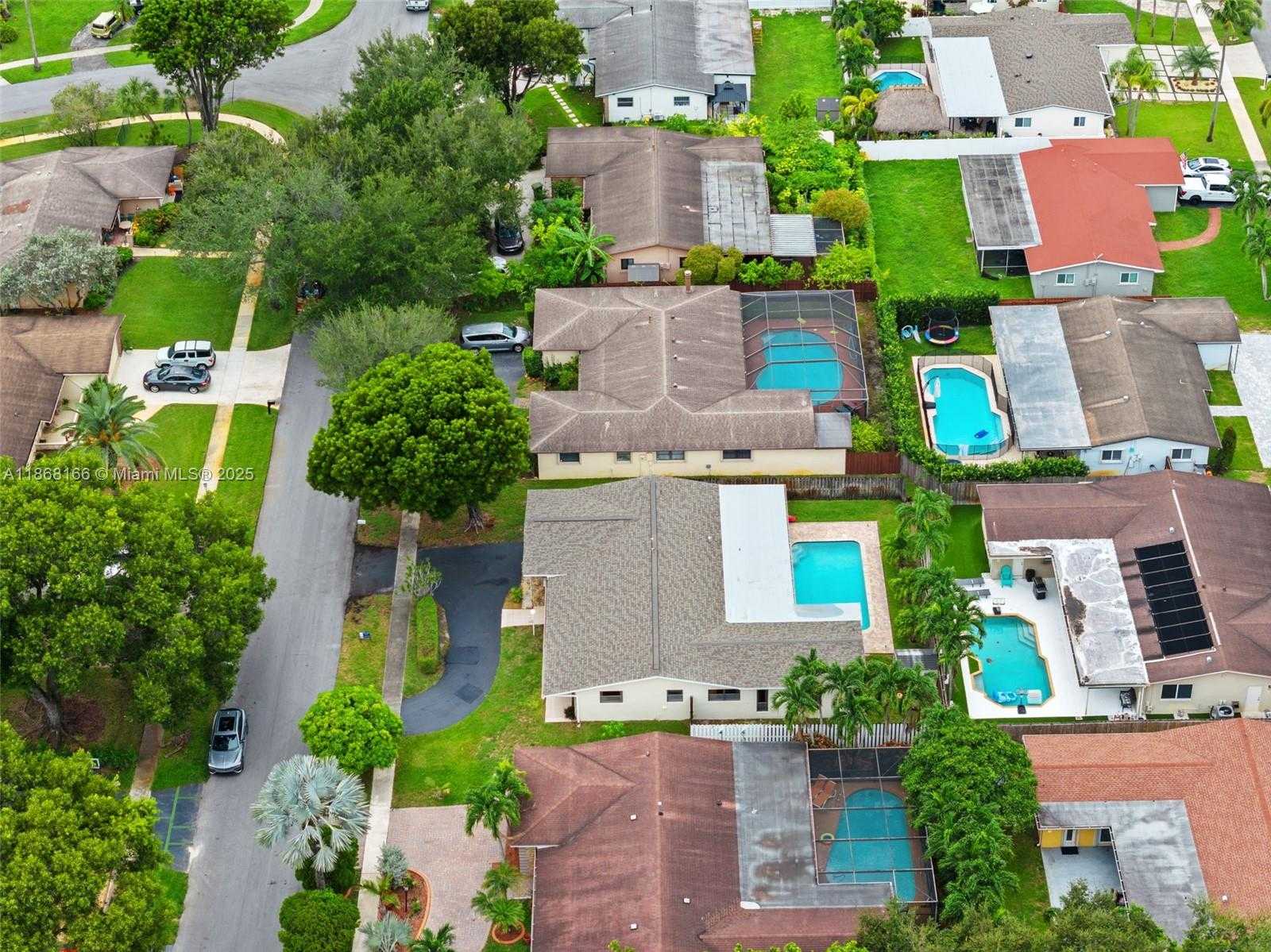 Small Image of 11911 NORTH WEST 14TH CT, Pembroke Pines Number 28