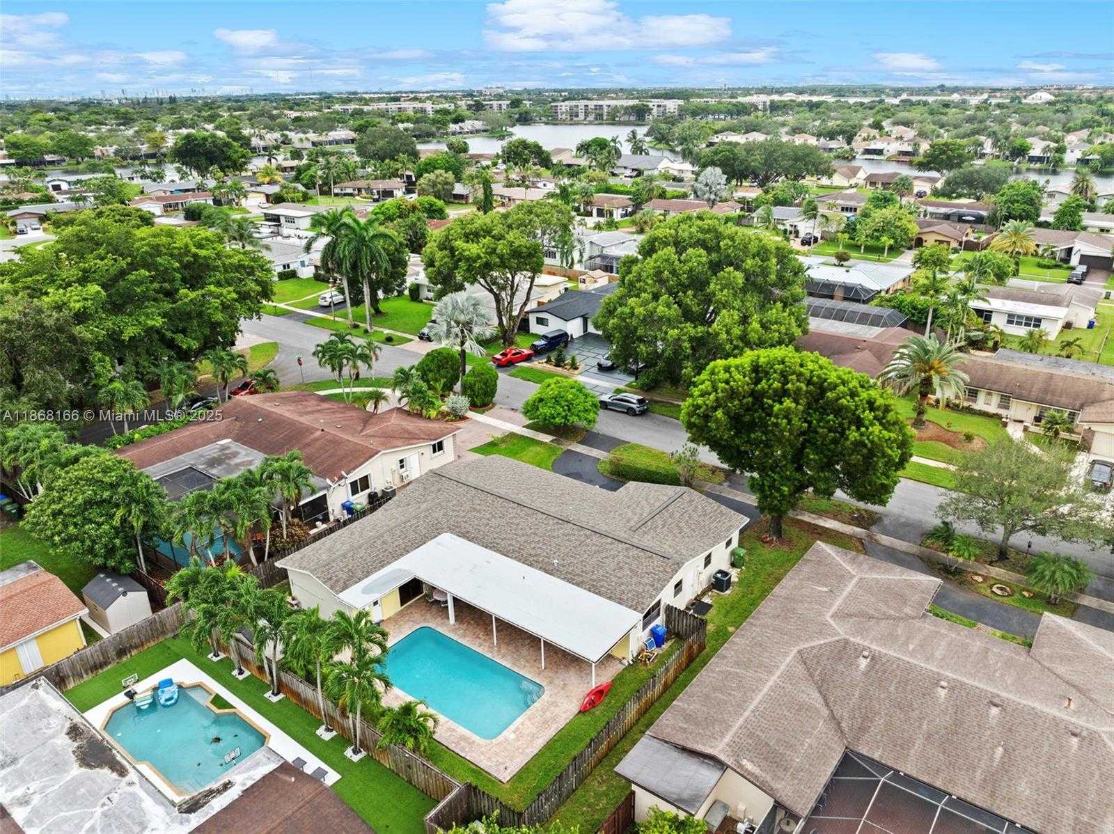 Small Image of 11911 NORTH WEST 14TH CT, Pembroke Pines Number 29