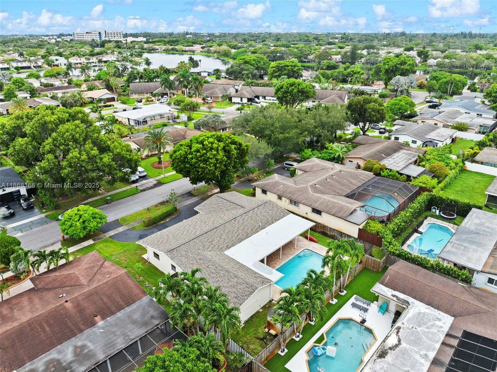 Small Image of 11911 NORTH WEST 14TH CT, Pembroke Pines Number 30