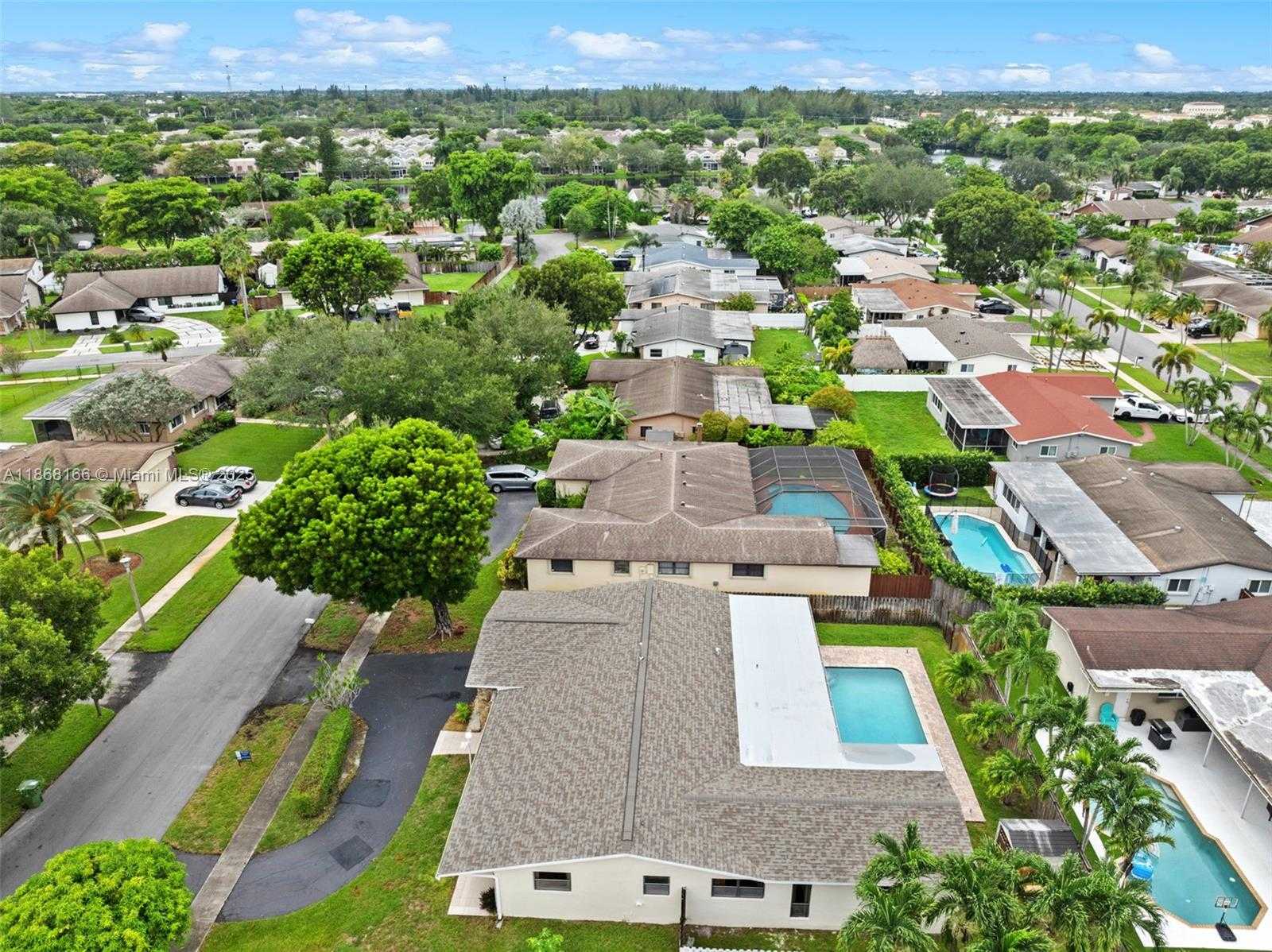 Small Image of 11911 NORTH WEST 14TH CT, Pembroke Pines Number 31