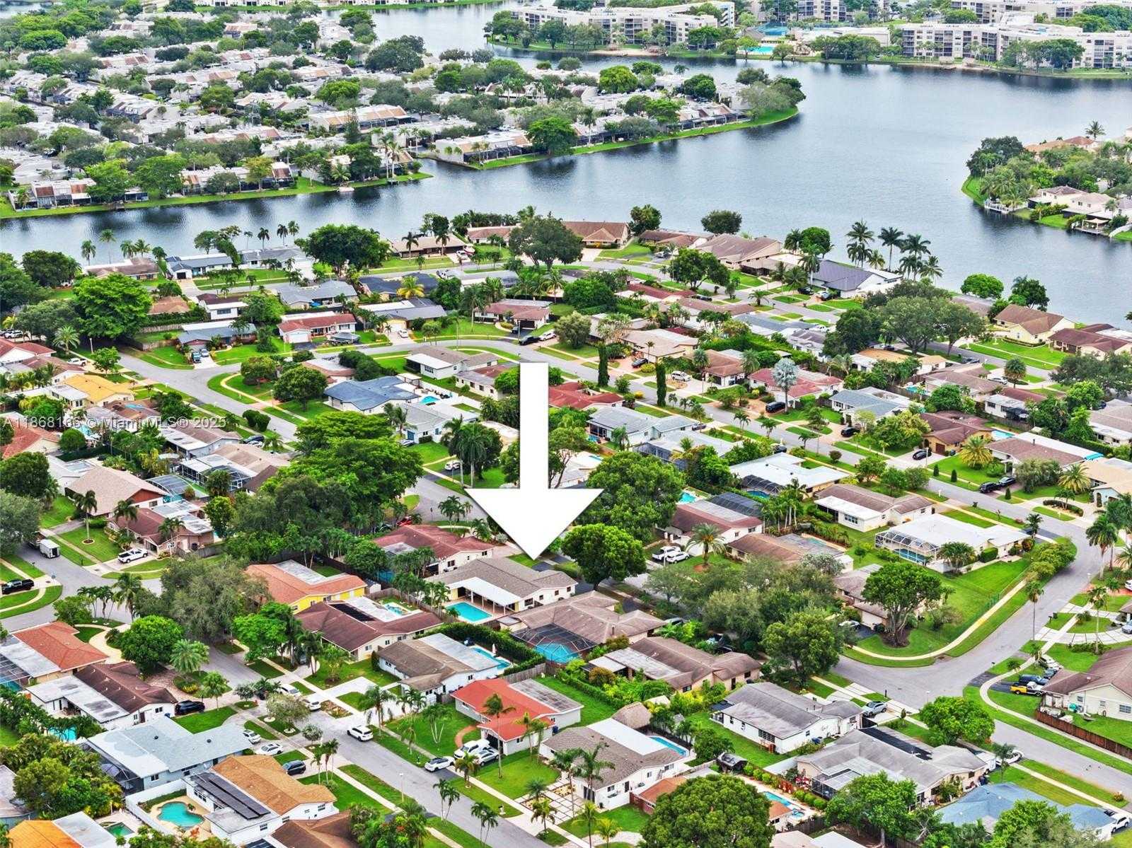 Small Image of 11911 NORTH WEST 14TH CT, Pembroke Pines Number 32