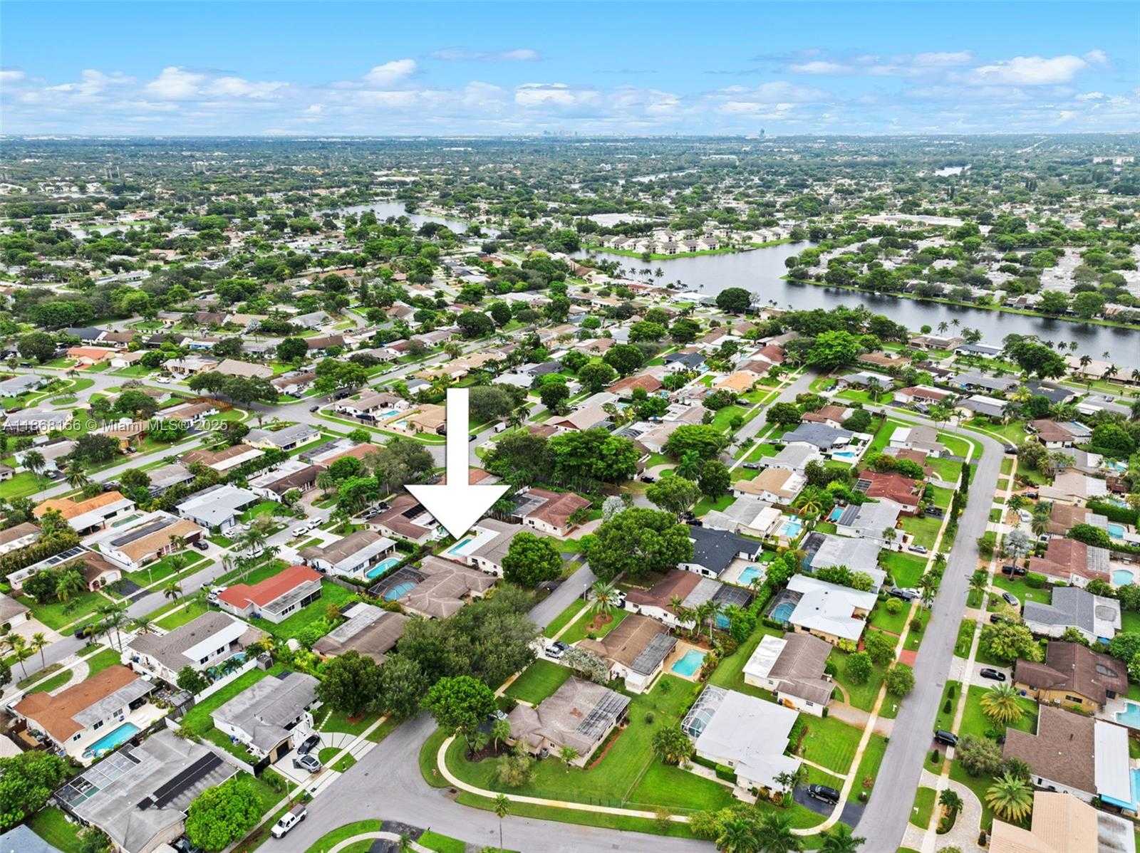 Small Image of 11911 NORTH WEST 14TH CT, Pembroke Pines Number 33