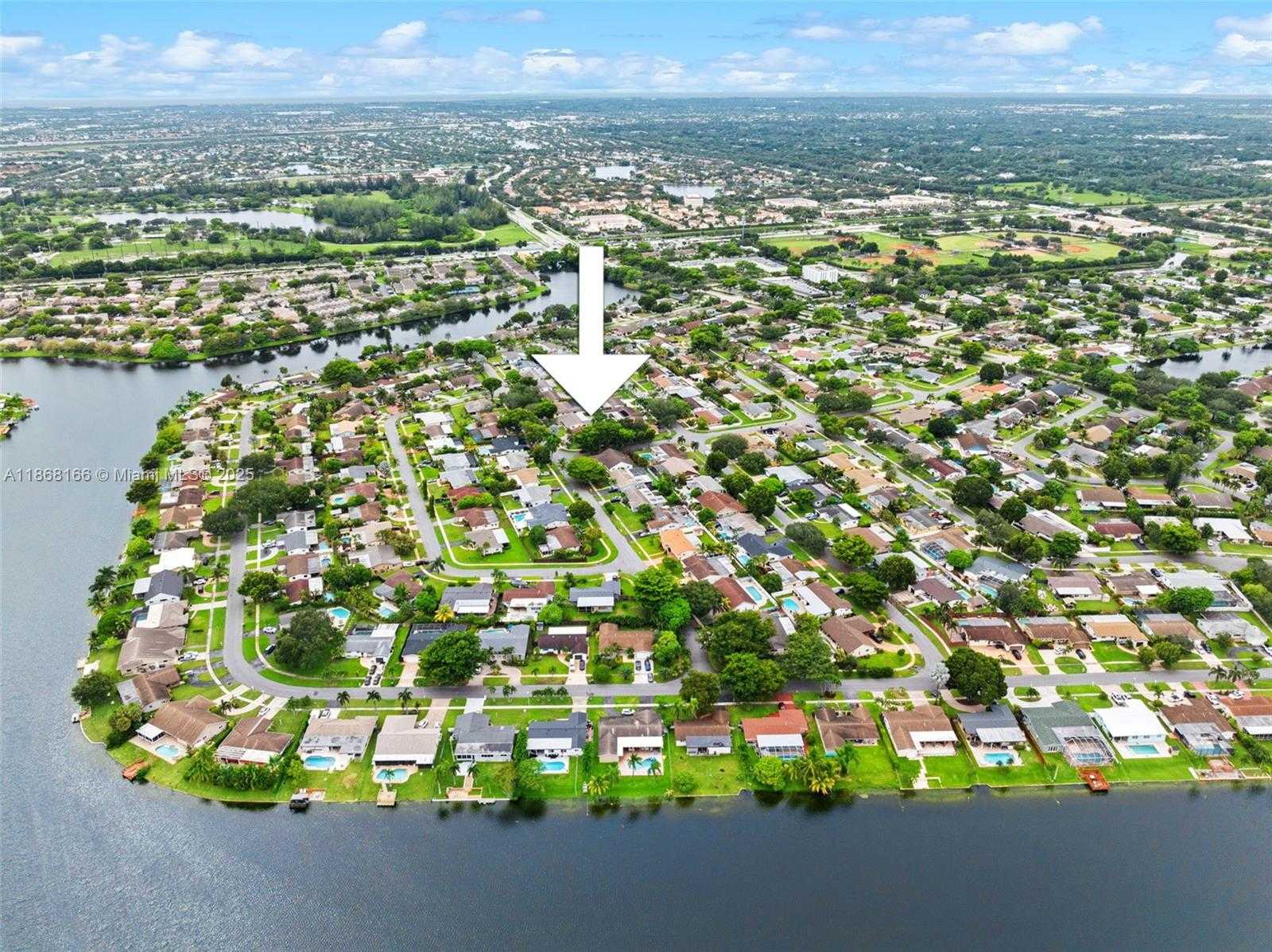Small Image of 11911 NORTH WEST 14TH CT, Pembroke Pines Number 34
