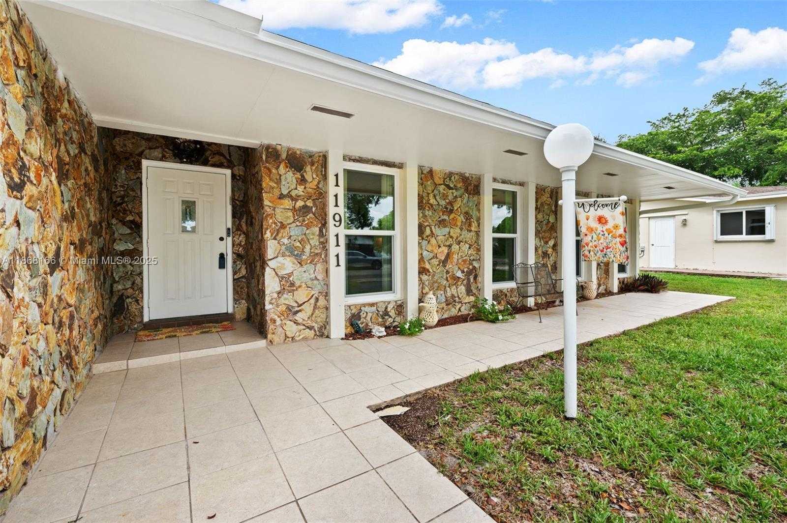 Small Image of 11911 NORTH WEST 14TH CT, Pembroke Pines Number 38