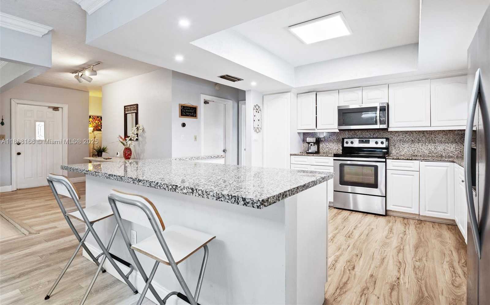 Small Image of 11911 NORTH WEST 14TH CT, Pembroke Pines Number 4