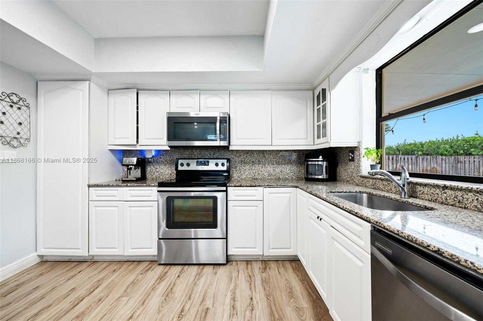 Small Image of 11911 NORTH WEST 14TH CT, Pembroke Pines Number 6