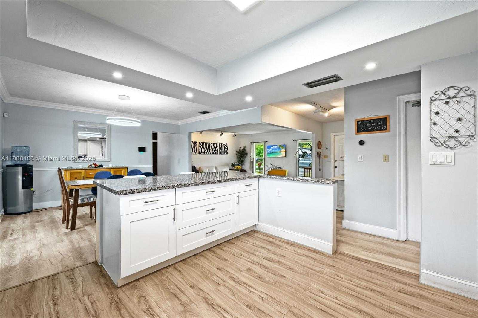 Small Image of 11911 NORTH WEST 14TH CT, Pembroke Pines Number 7