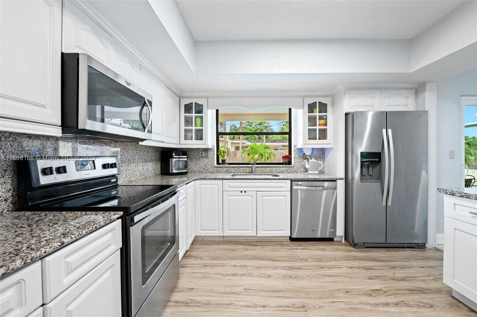 Small Image of 11911 NORTH WEST 14TH CT, Pembroke Pines Number 8