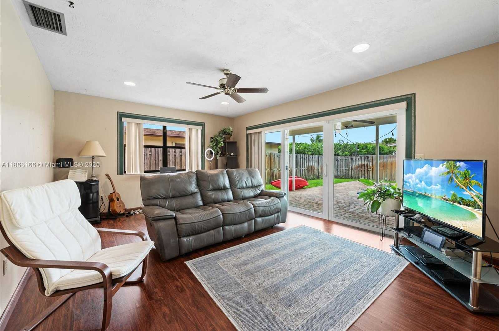 Small Image of 11911 NORTH WEST 14TH CT, Pembroke Pines Number 9