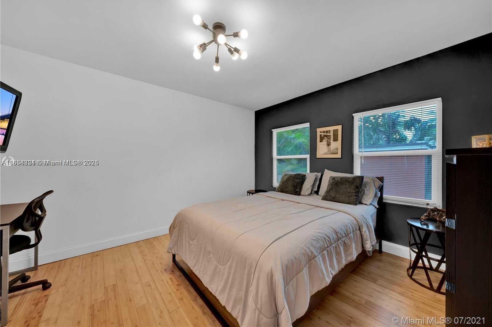 Small Image of 2614 MONROE ST, Hollywood Number 14