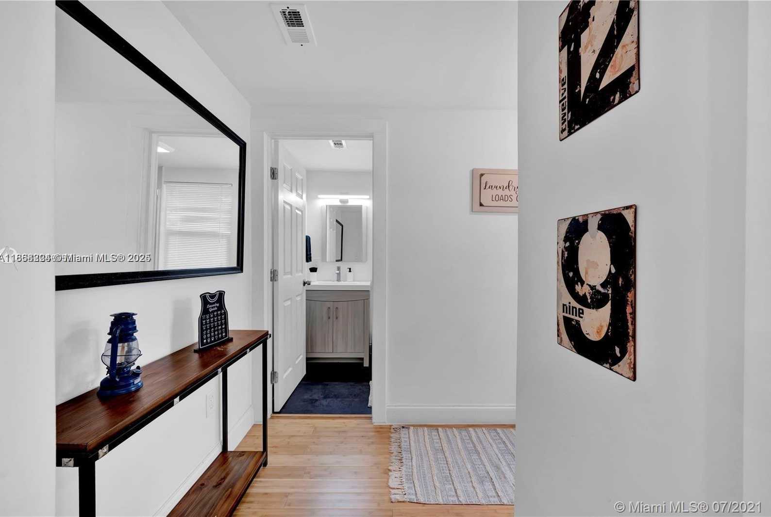 Small Image of 2614 MONROE ST, Hollywood Number 16