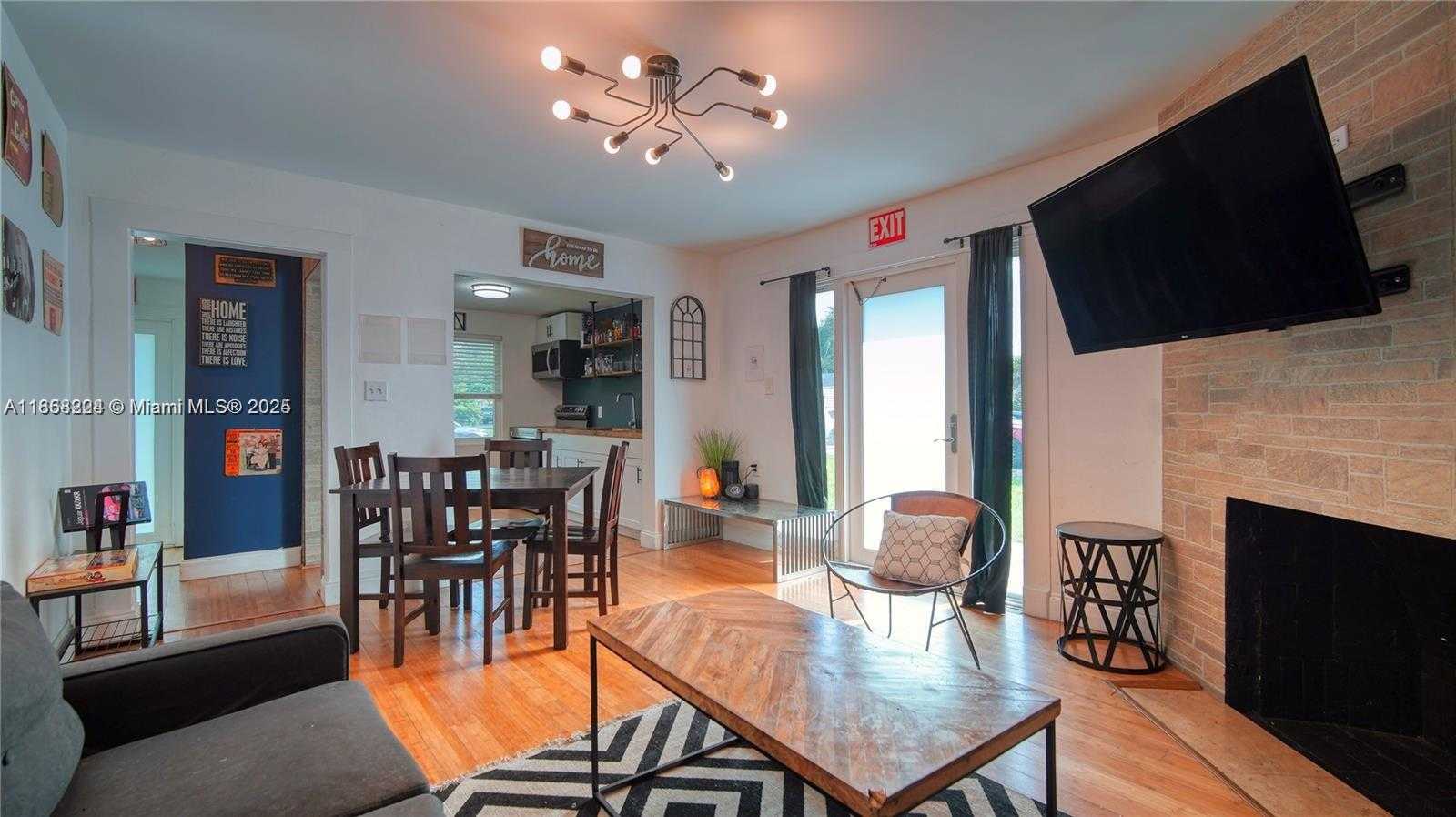 Small Image of 2614 MONROE ST, Hollywood Number 3