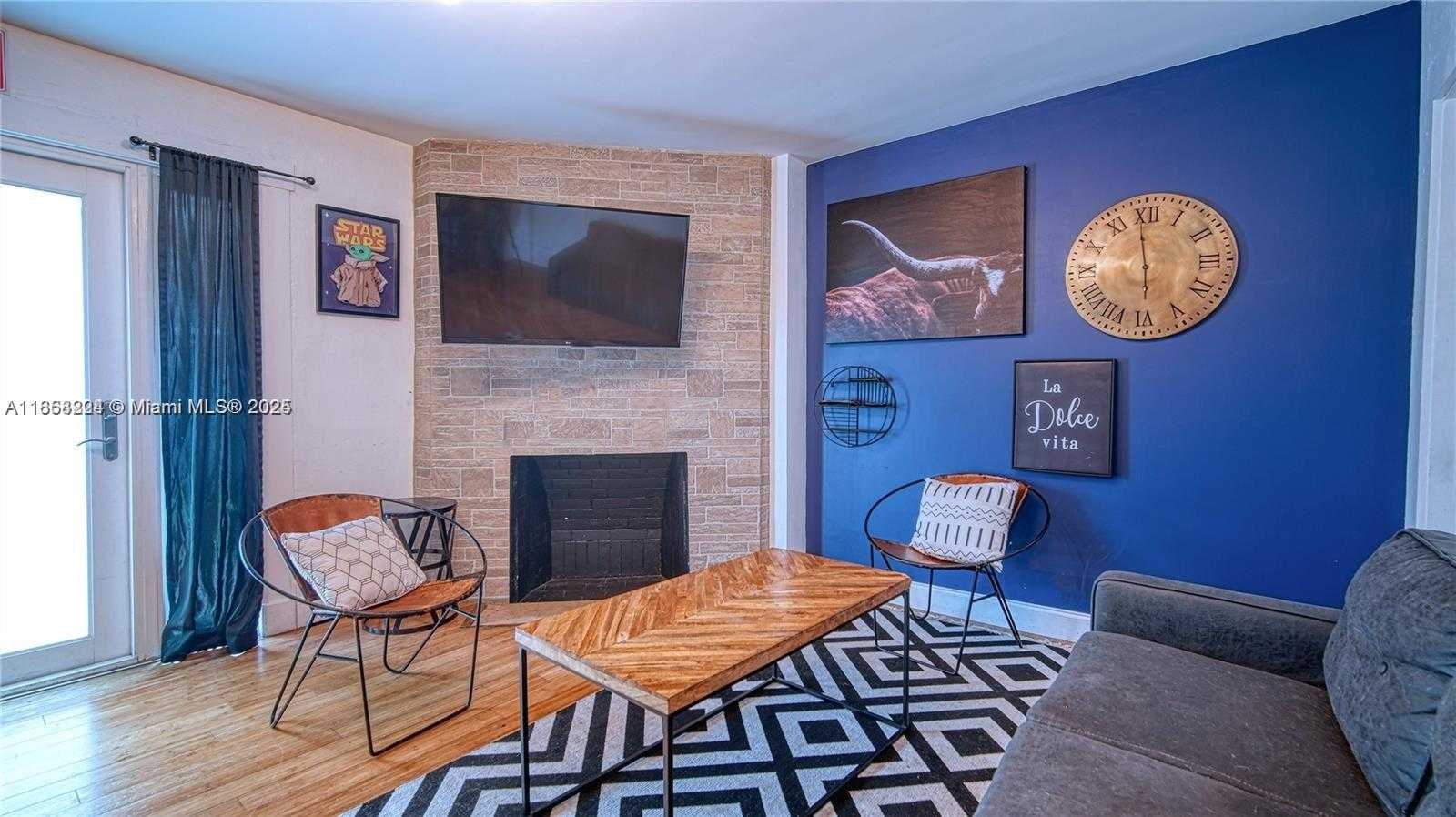 Small Image of 2614 MONROE ST, Hollywood Number 4