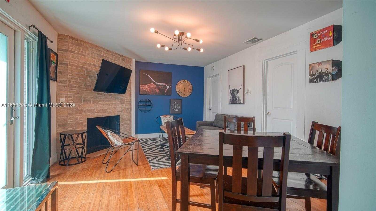 Small Image of 2614 MONROE ST, Hollywood Number 6