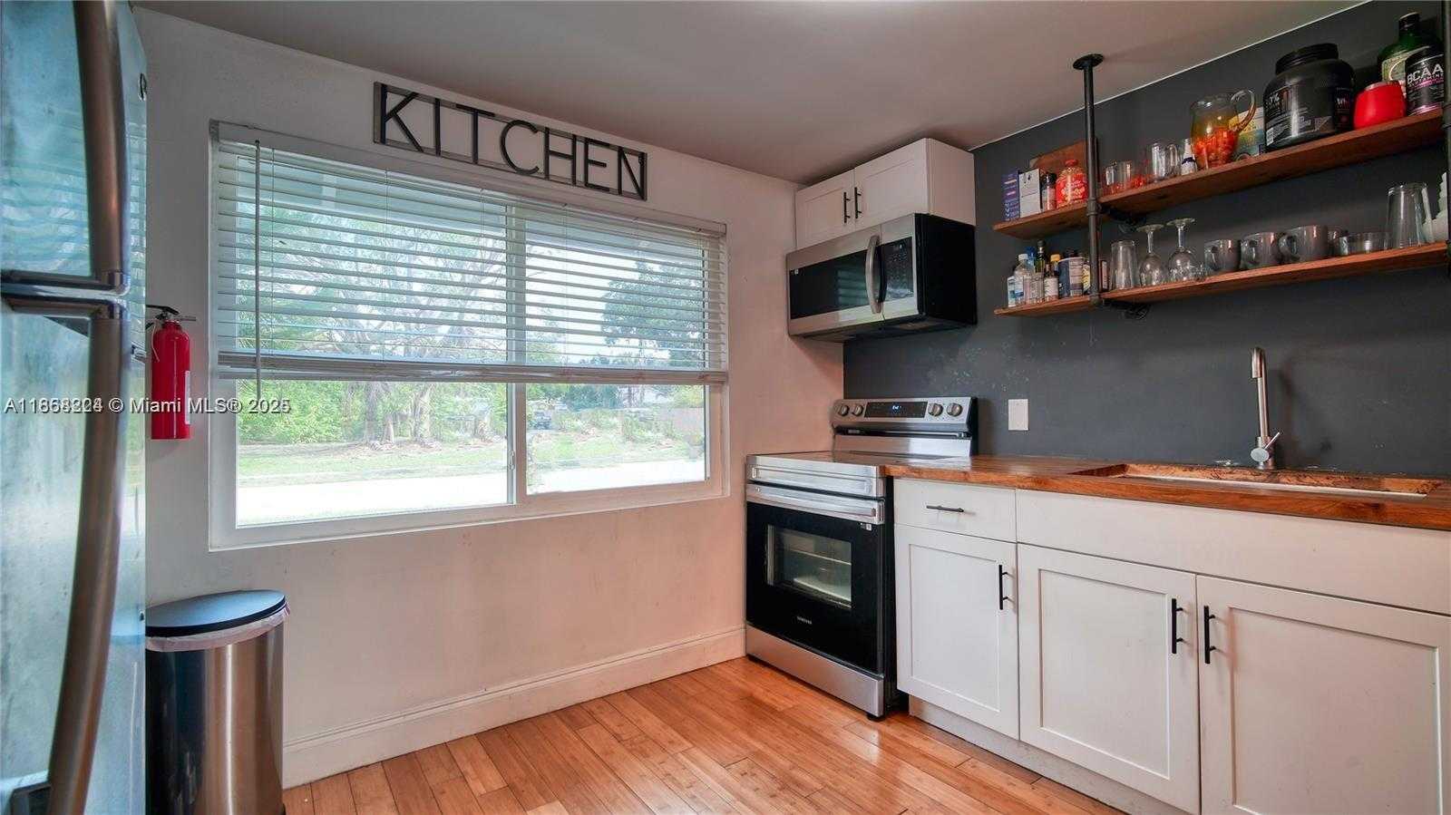 Small Image of 2614 MONROE ST, Hollywood Number 7
