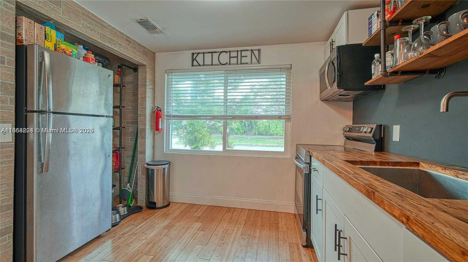 Small Image of 2614 MONROE ST, Hollywood Number 8