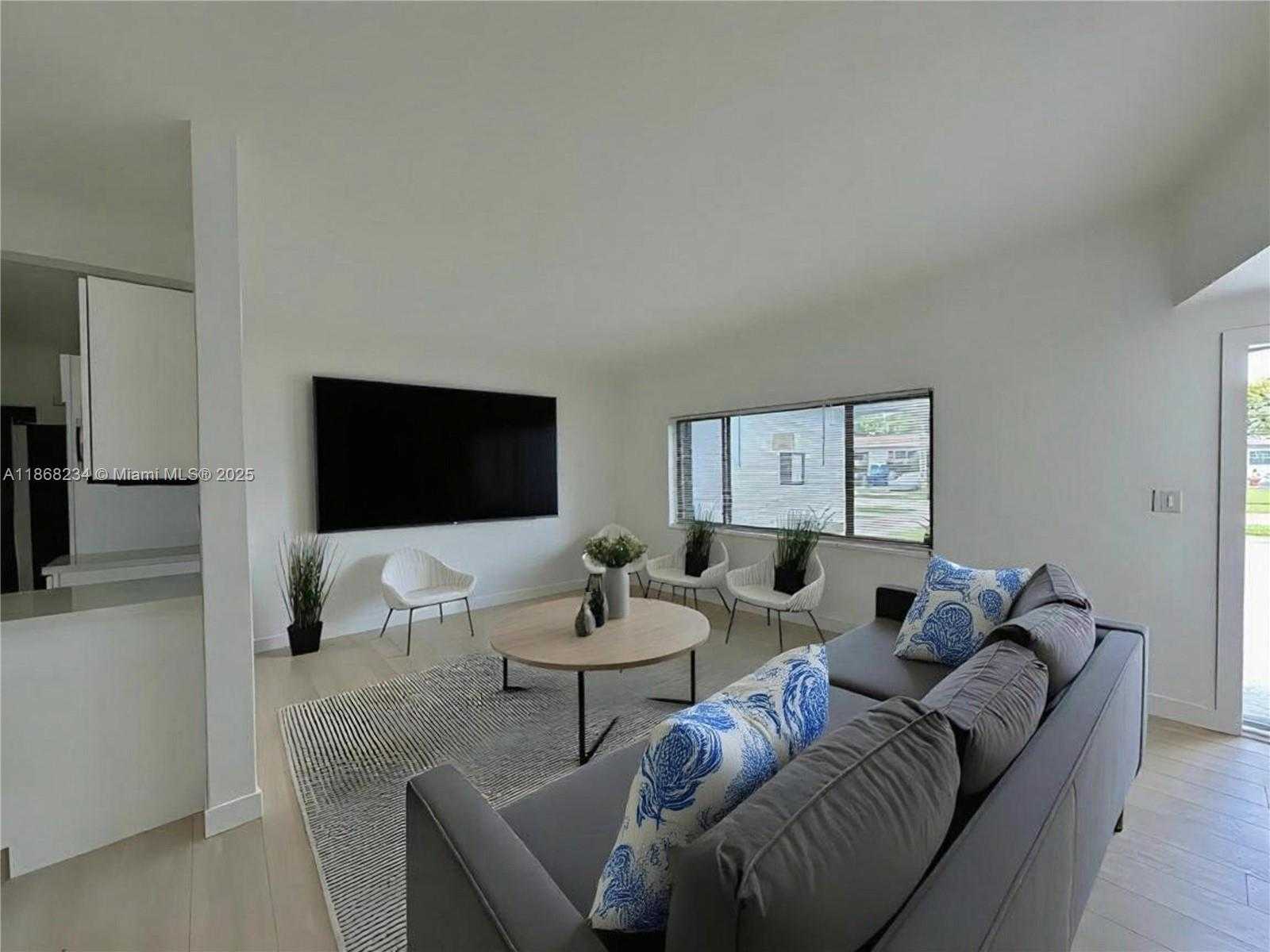 Small Image of 860 NORTH WEST 171ST ST, Miami Gardens Number 3