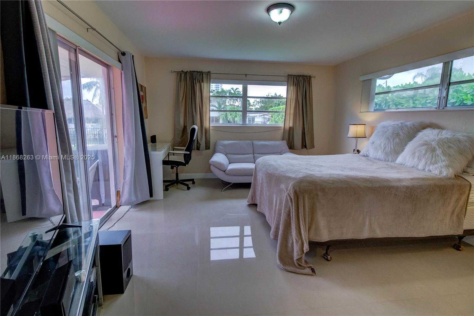 Small Image of 1210 NORTH EAST 83RD ST, Miami Number 15