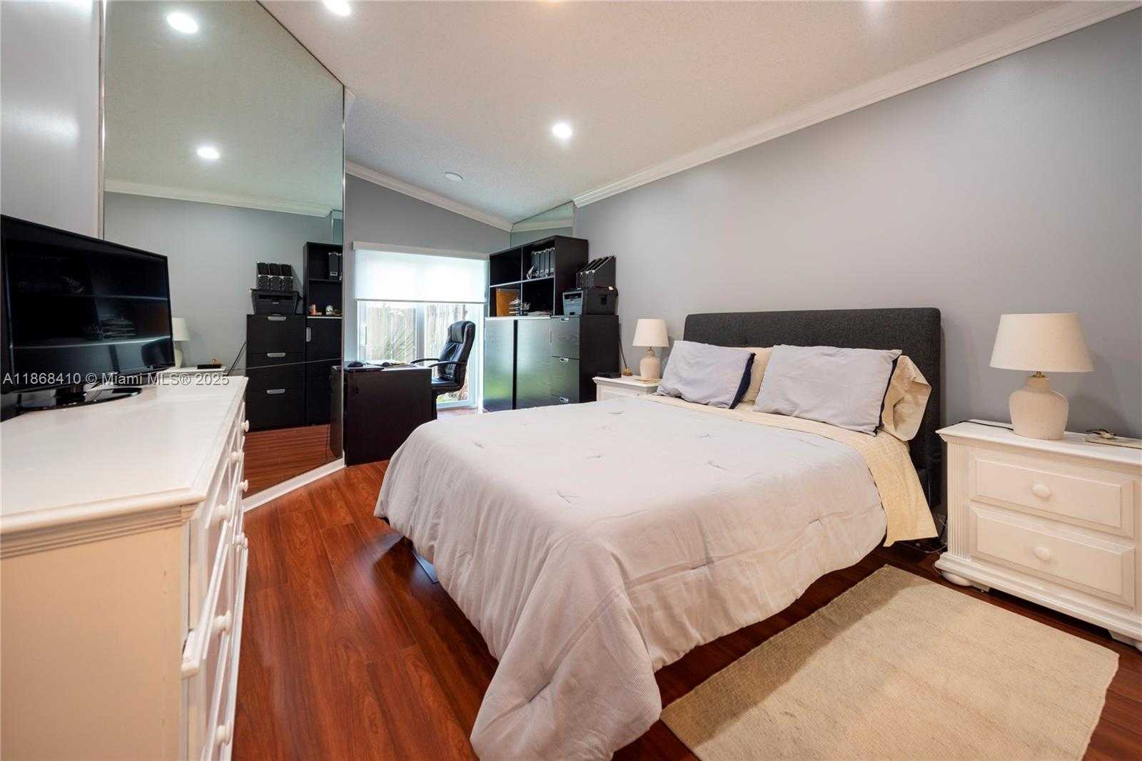 Small Image of 1426 SEAGRAPE CIR, Weston Number 15