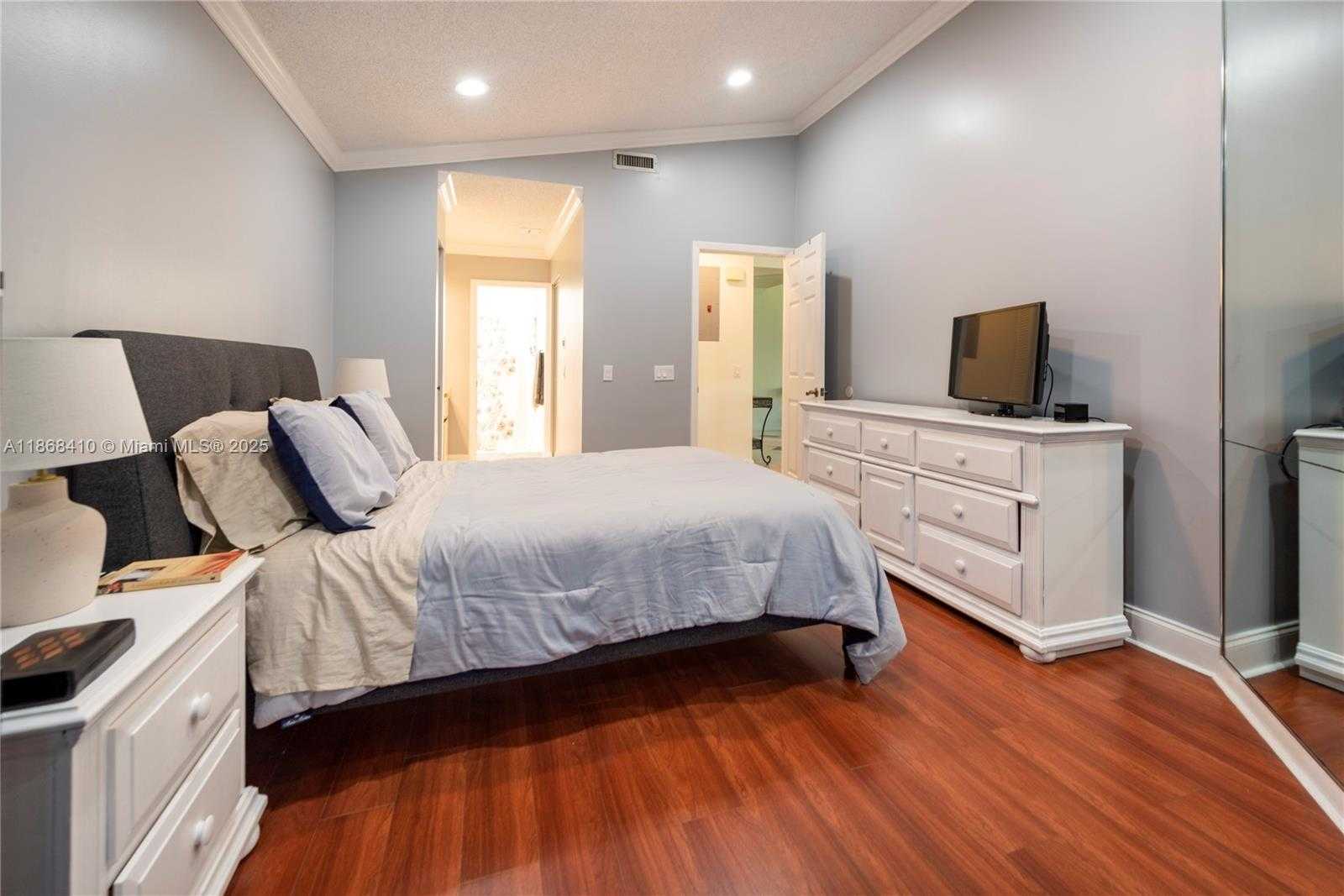 Small Image of 1426 SEAGRAPE CIR, Weston Number 16
