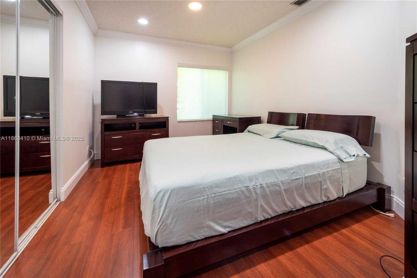 Small Image of 1426 SEAGRAPE CIR, Weston Number 20