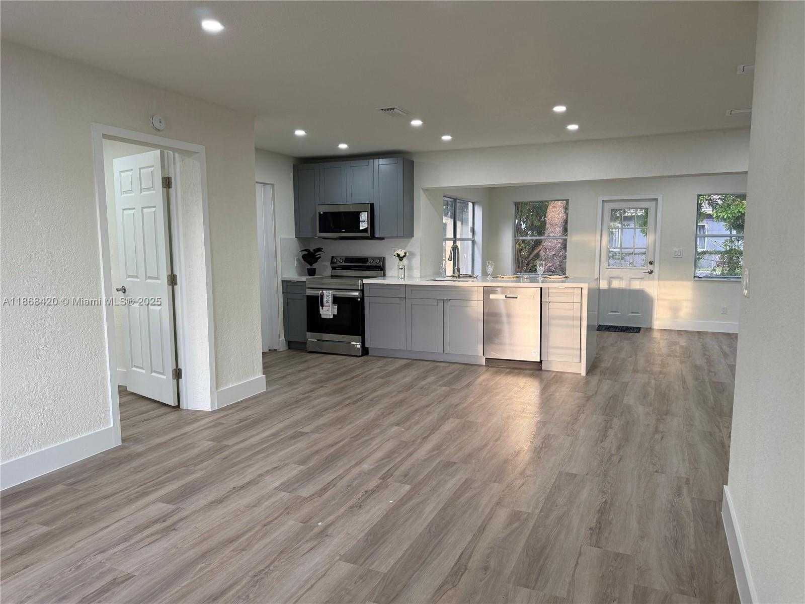 Small Image of 1508 NORTH WEST 32ND AVE, Lauderhill Number 3