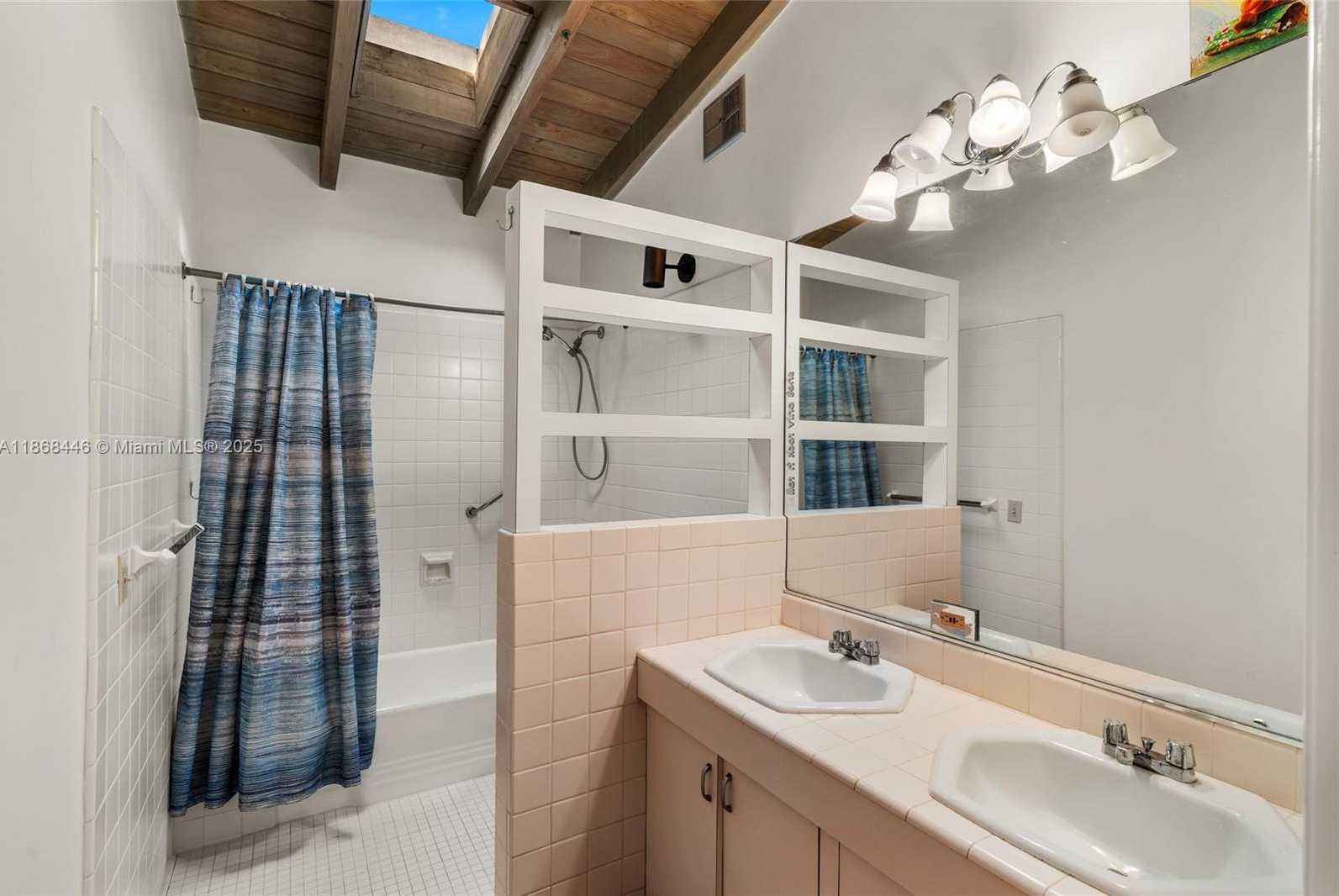 Small Image of 12535 SOUTH WEST 60TH CT, Pinecrest Number 26